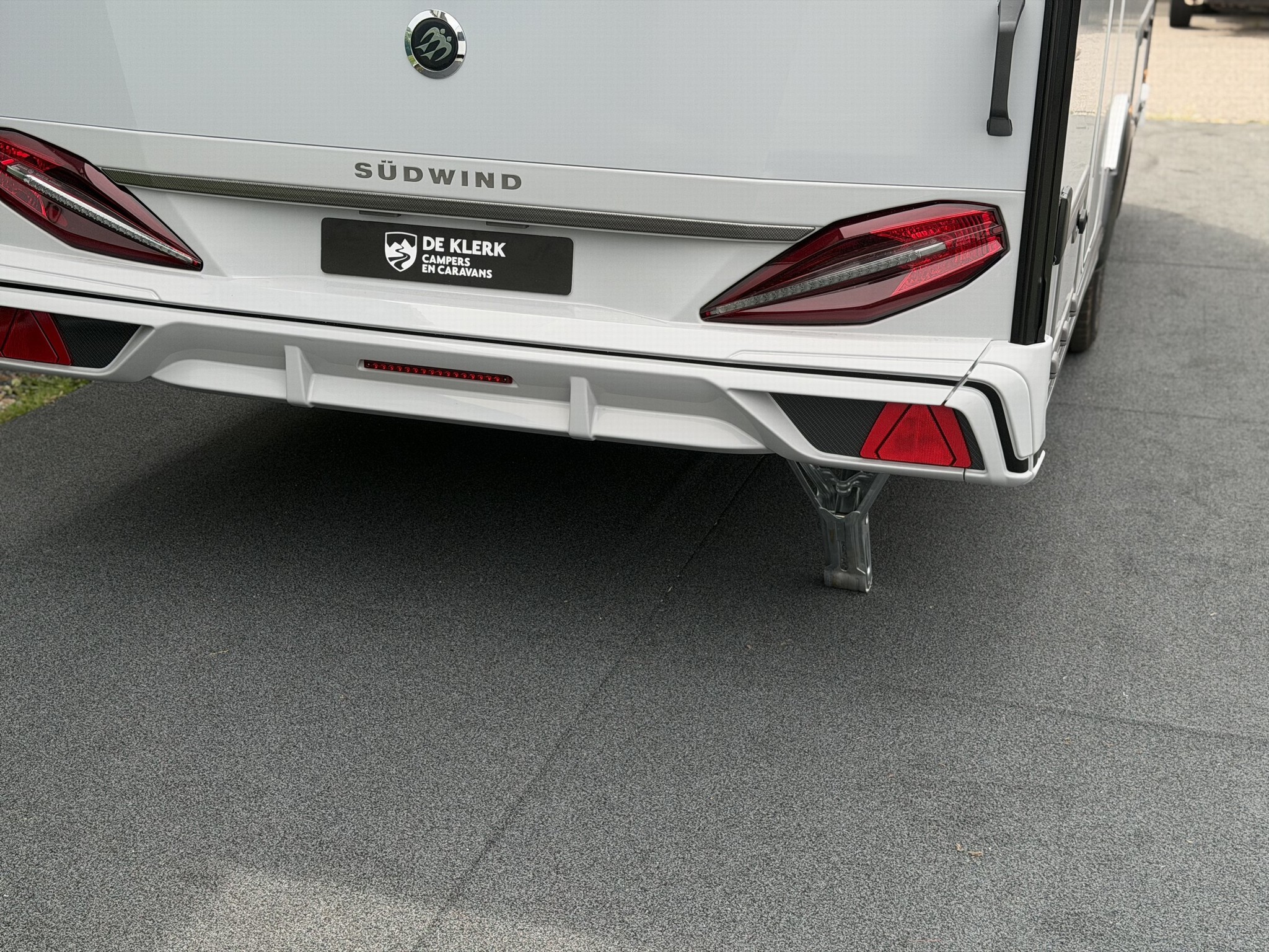 KNAUS SUDWIND 460 EU Black Selection