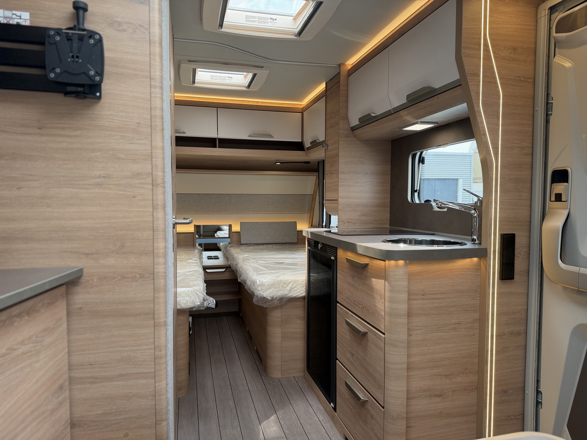 KNAUS SUDWIND 460 EU Black Selection