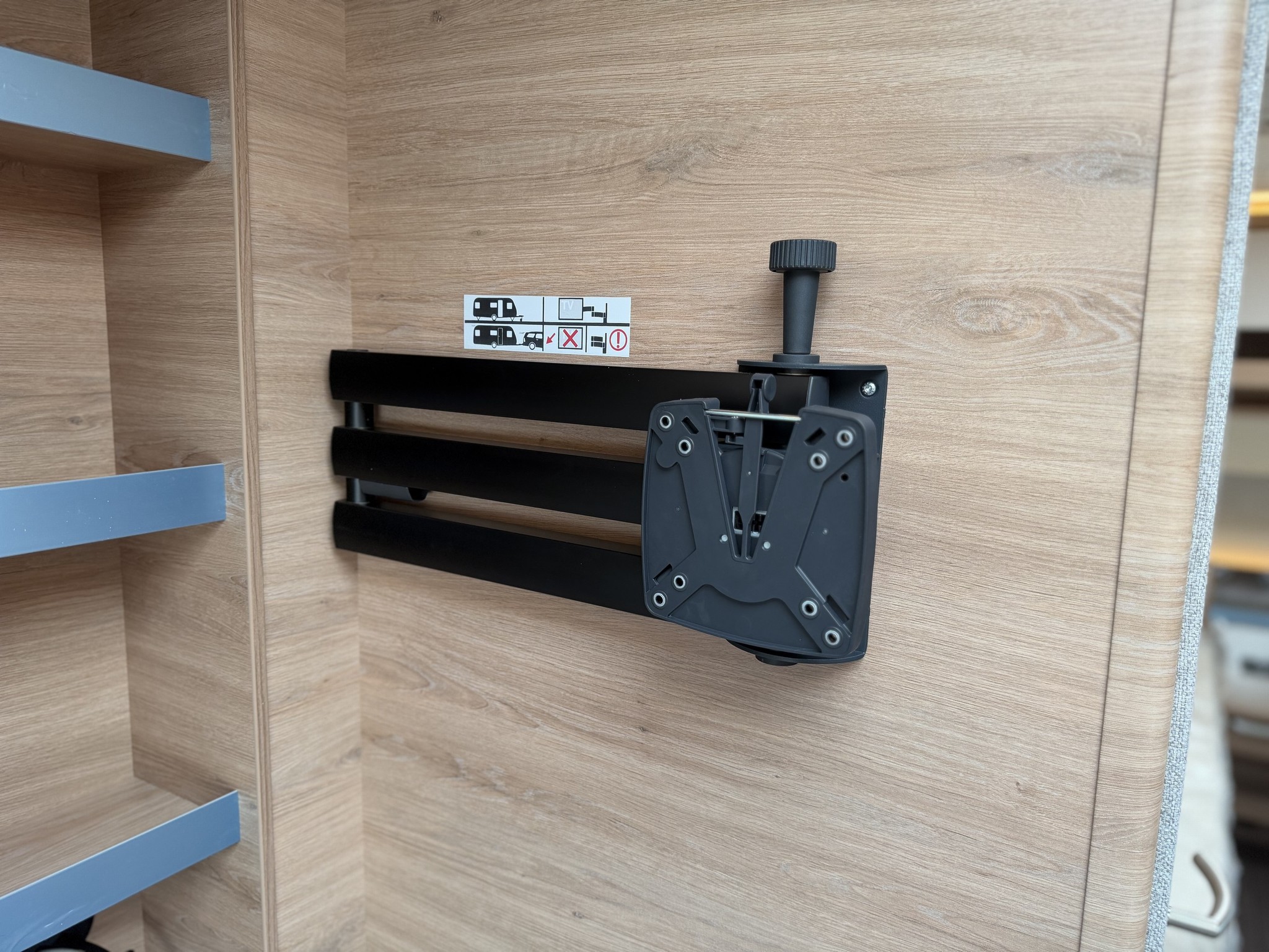 KNAUS SUDWIND 460 EU Black Selection