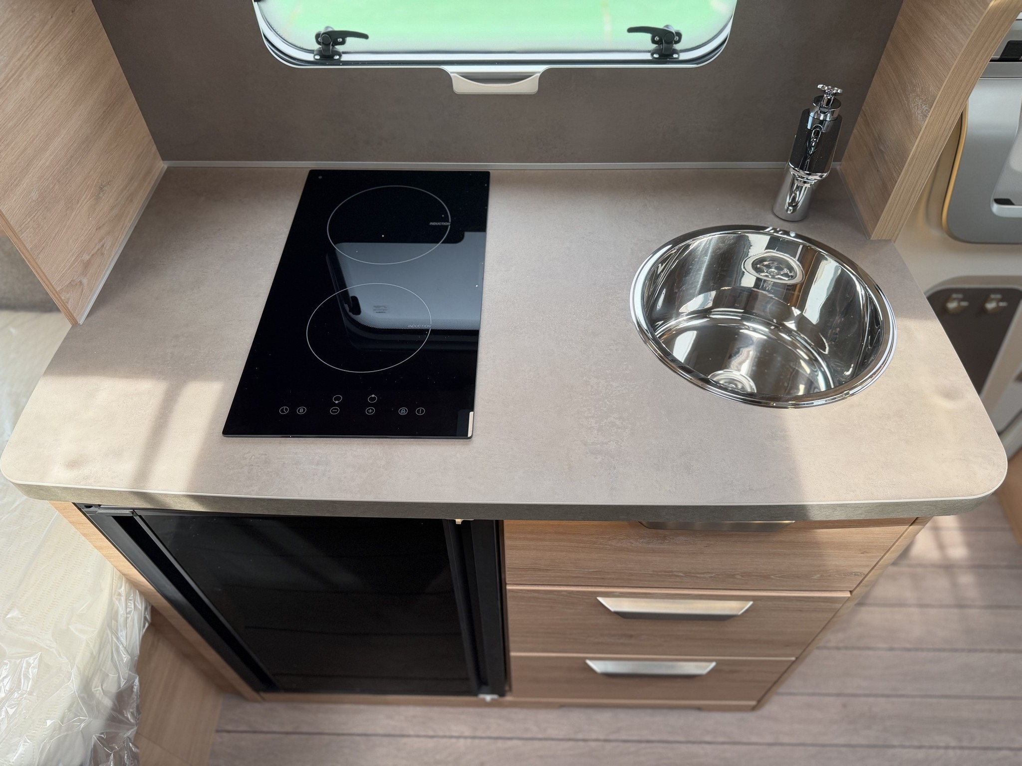 KNAUS SUDWIND 460 EU Black Selection