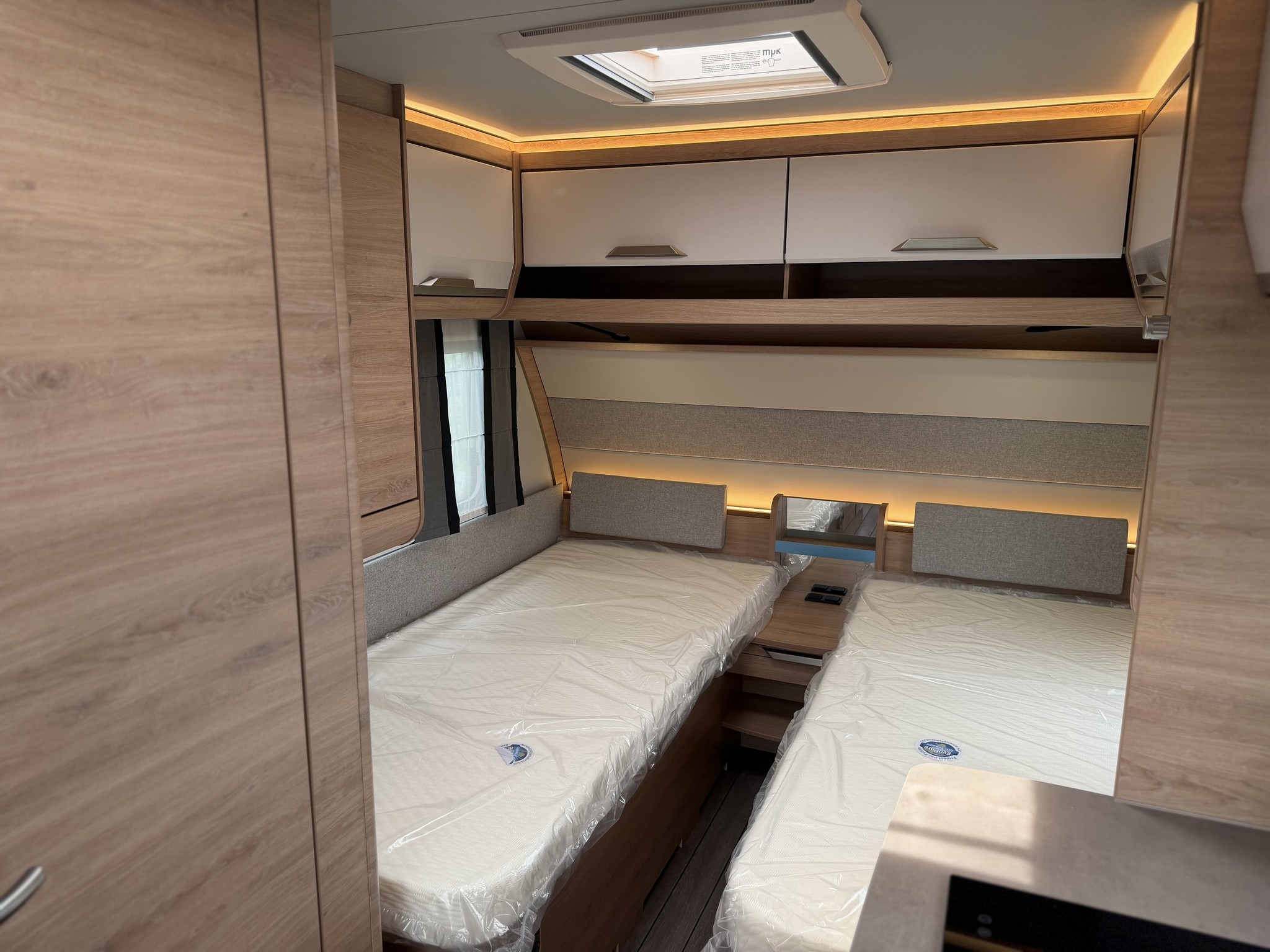 KNAUS SUDWIND 460 EU Black Selection