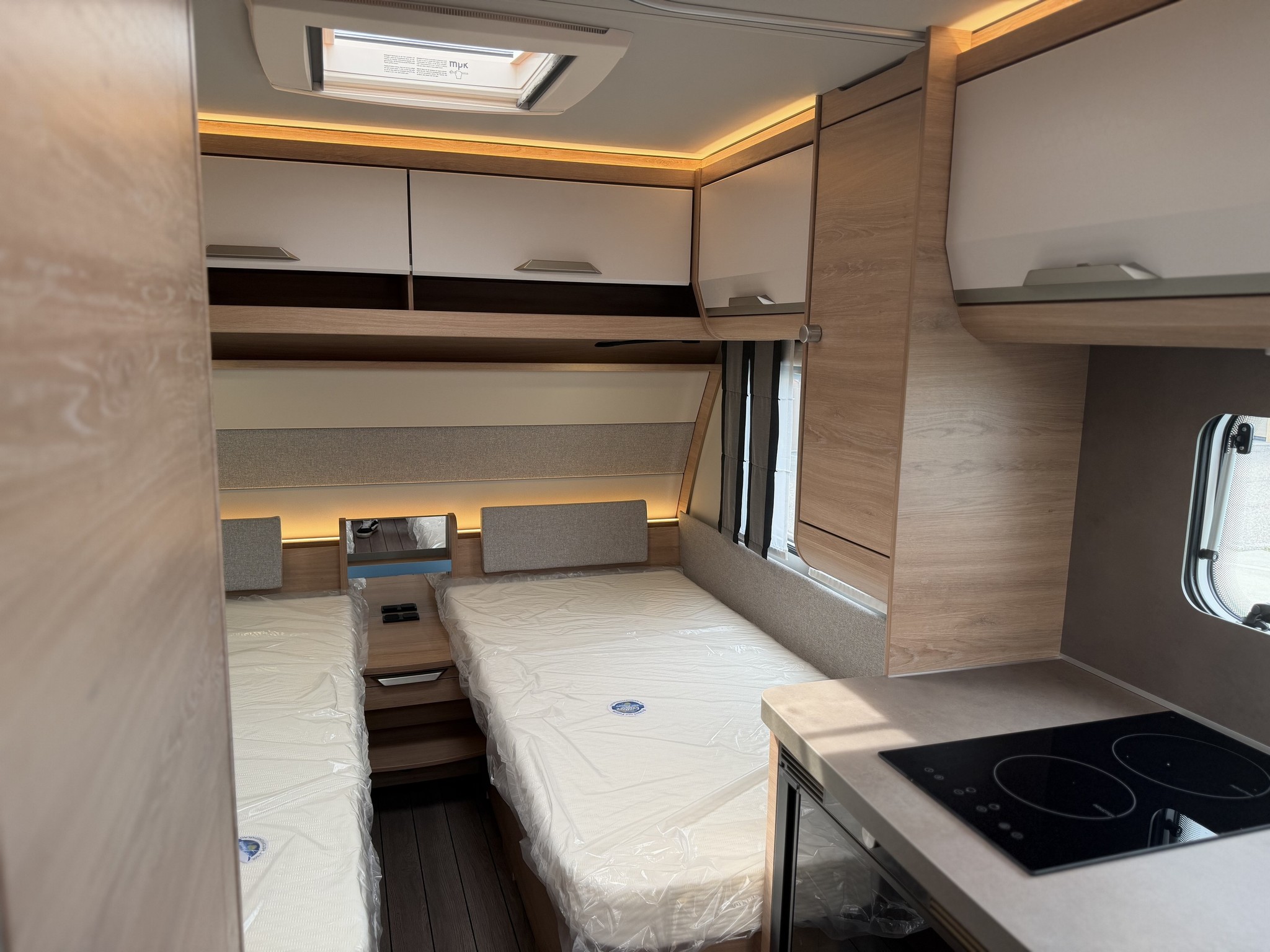 KNAUS SUDWIND 460 EU Black Selection