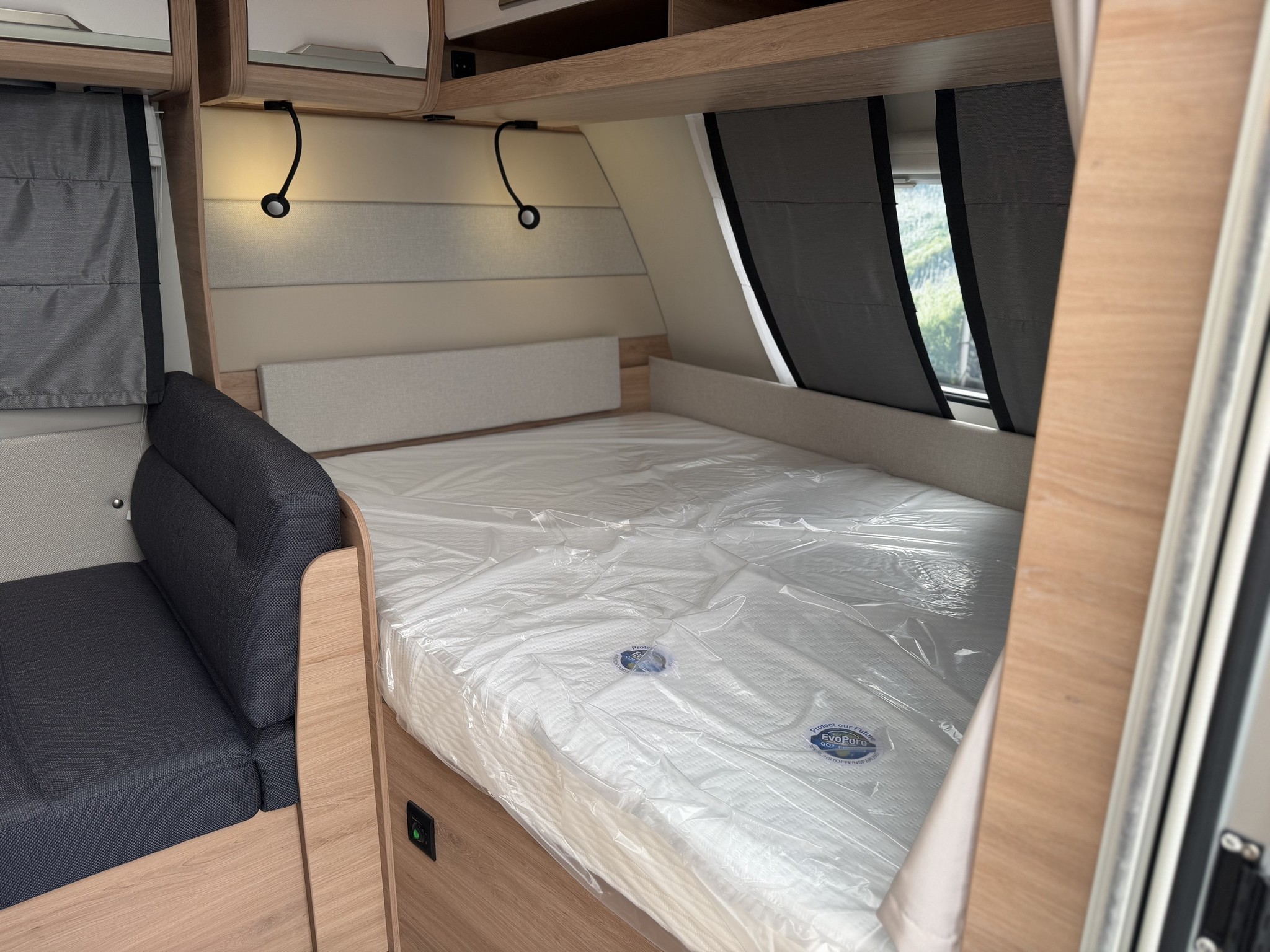 KNAUS SUDWIND 500 QDK BlackSelection