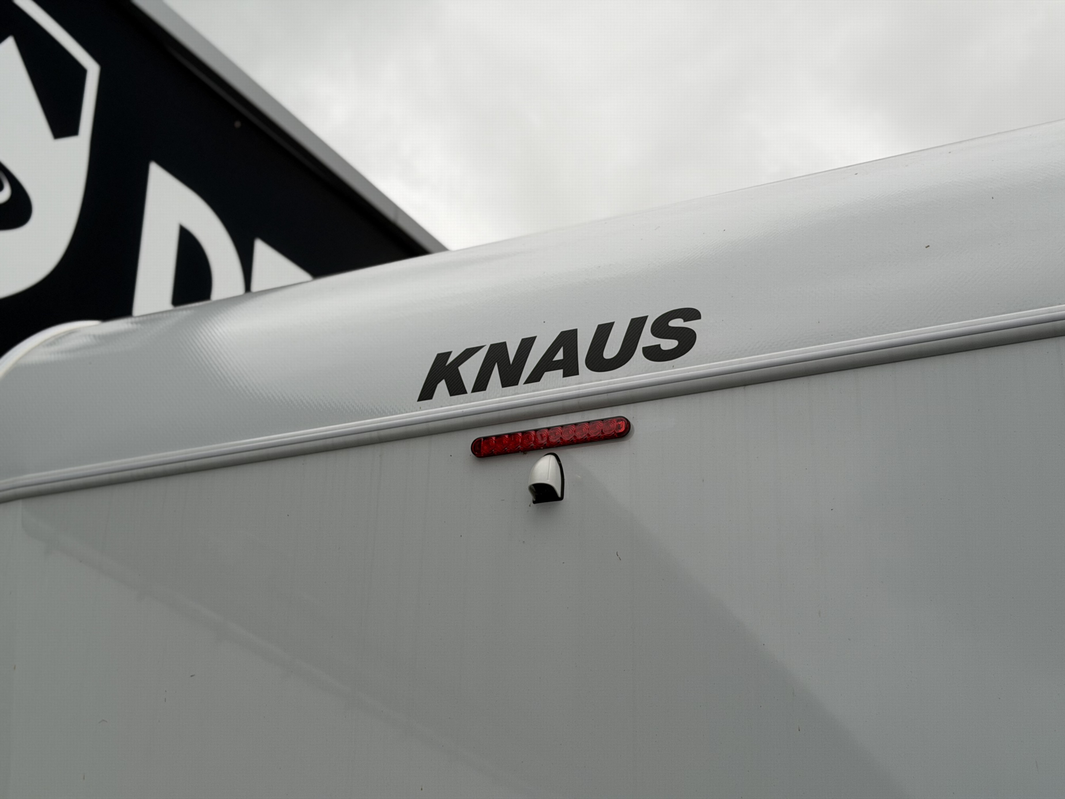 KNAUS Live Wave 650 MEG Black Select
