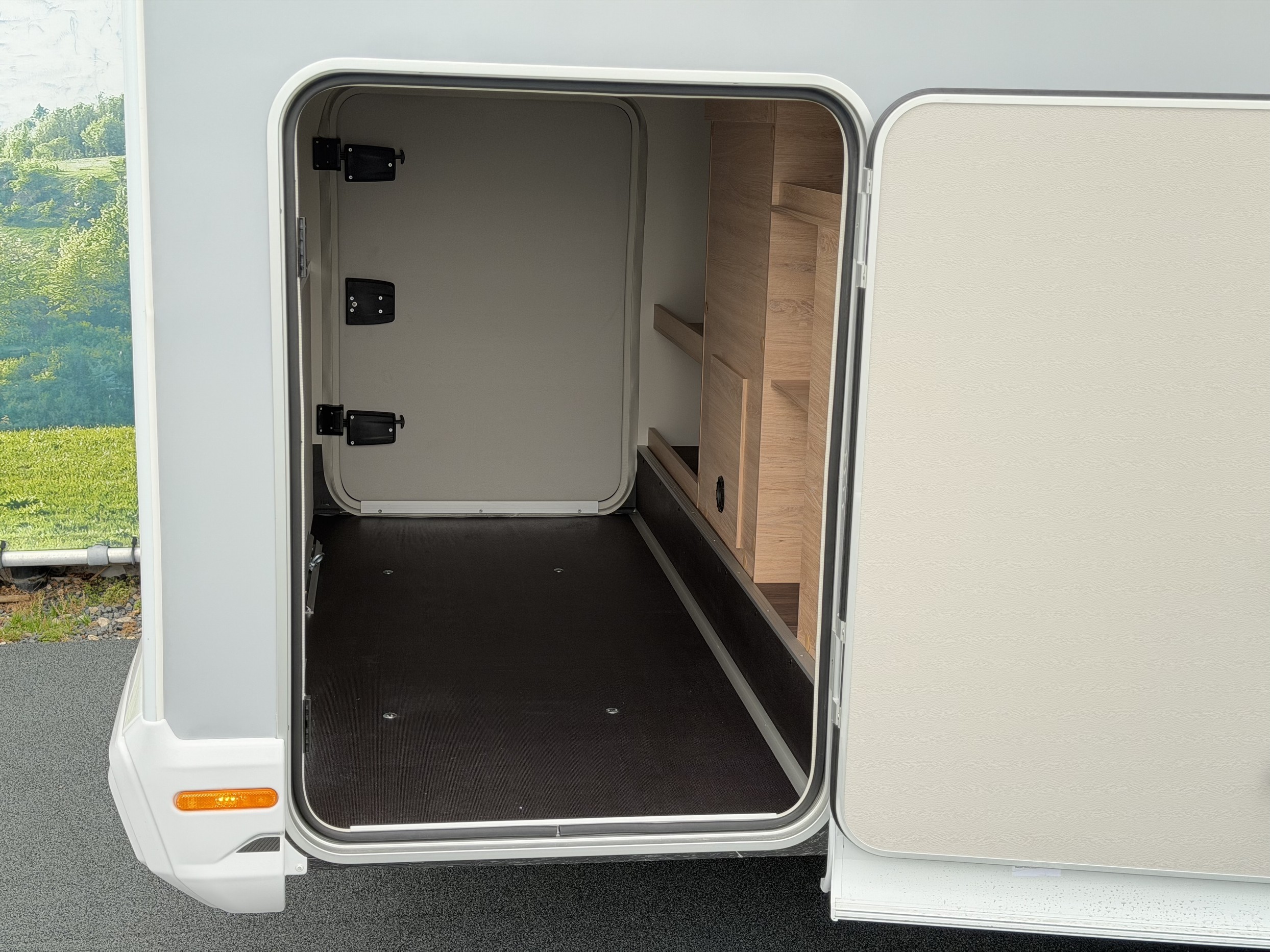 KNAUS Live Wave 650 MEG Black Select