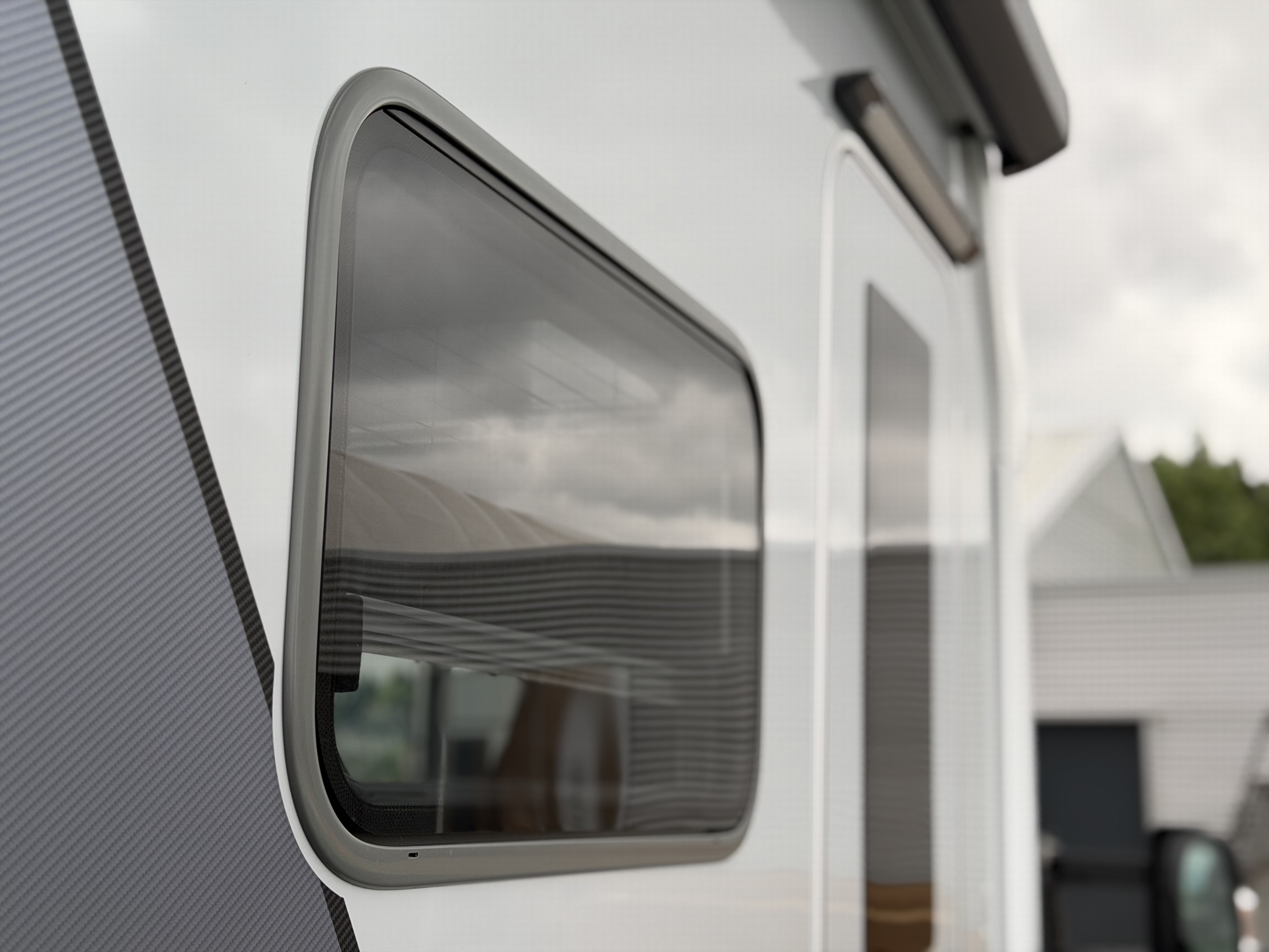 KNAUS Live Wave 650 MEG Black Select