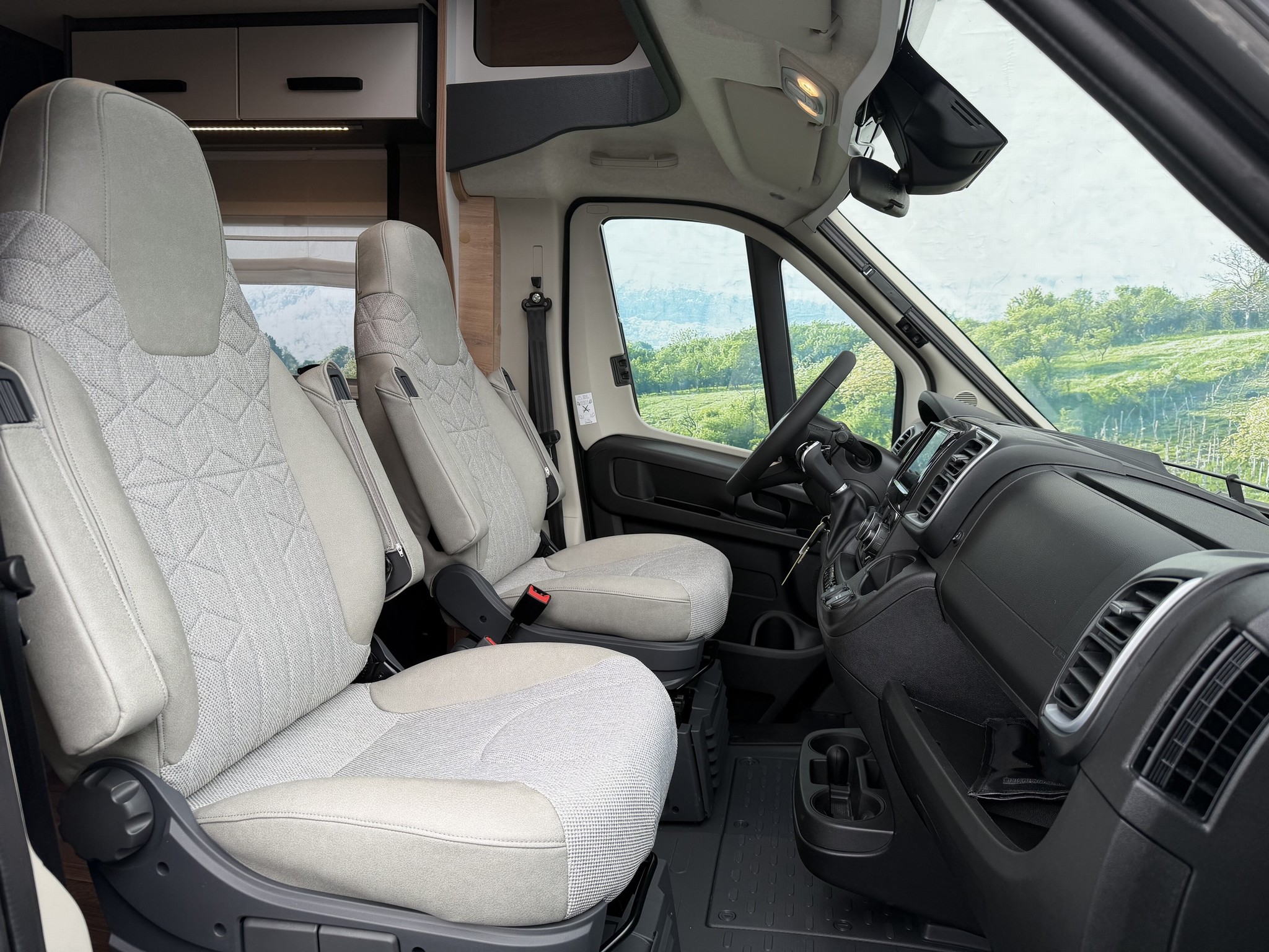 KNAUS Live Wave 650 MEG Black Select