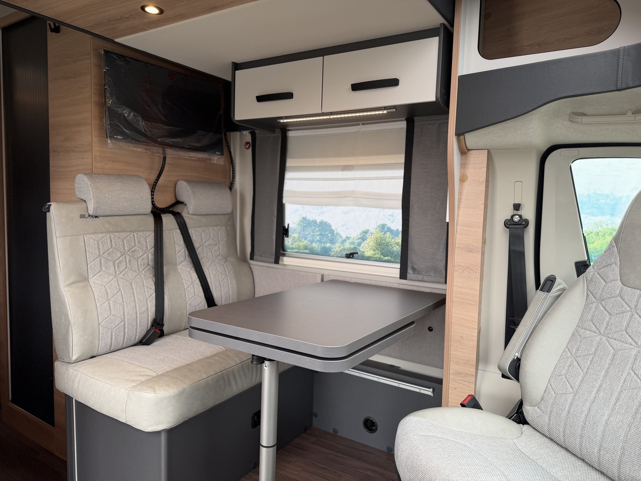 KNAUS Live Wave 650 MEG Black Select