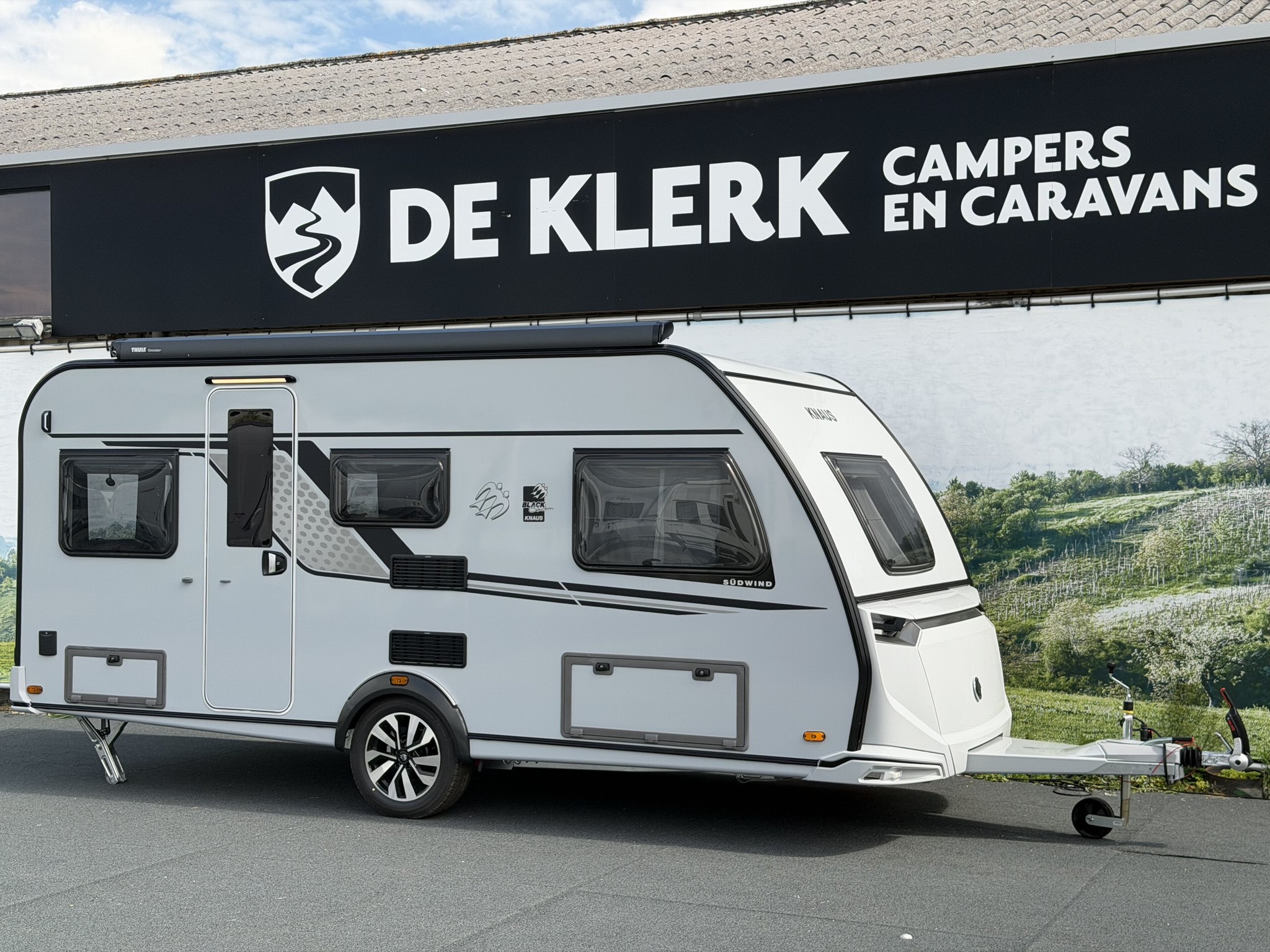 KNAUS SUDWIND 460 EU Black Selection