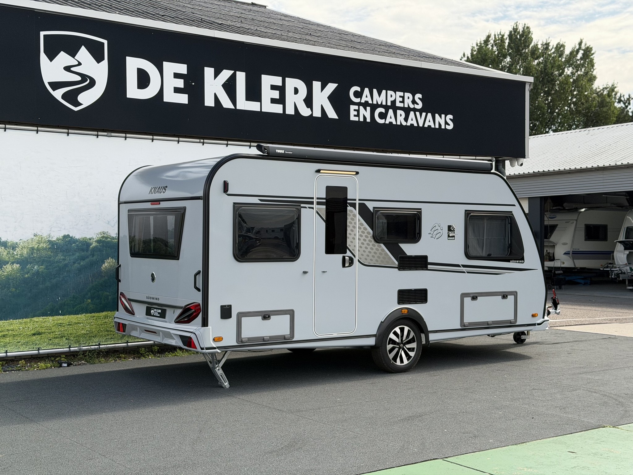KNAUS SUDWIND 460 EU Black Selection