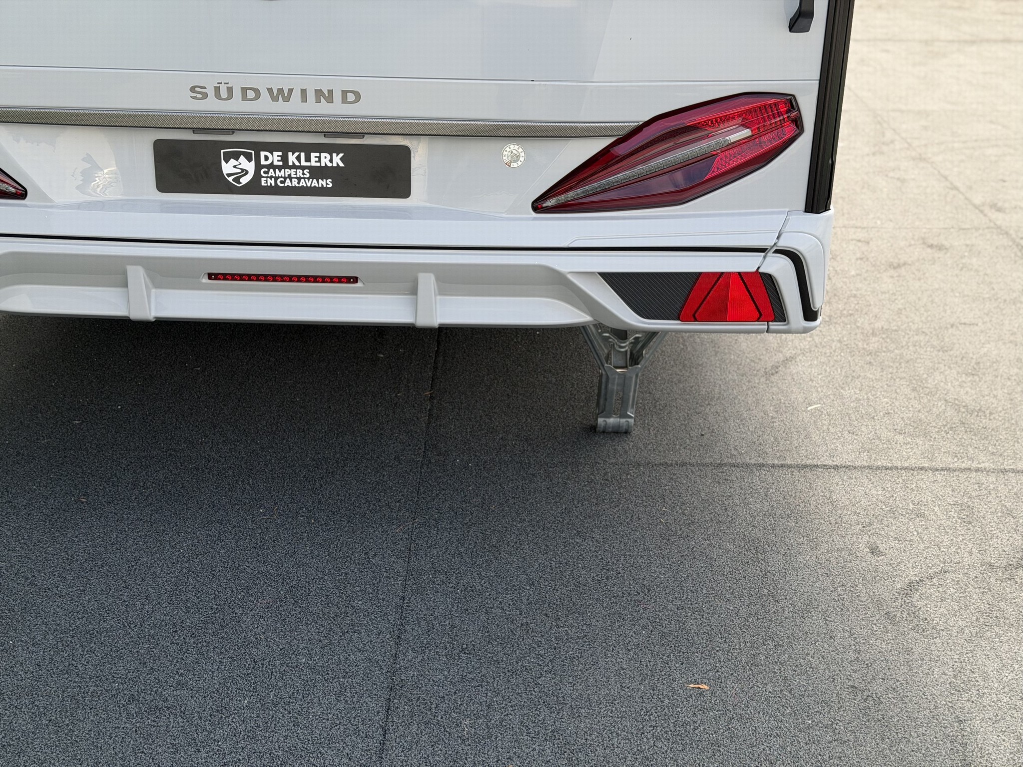 KNAUS SUDWIND 460 EU Black Selection