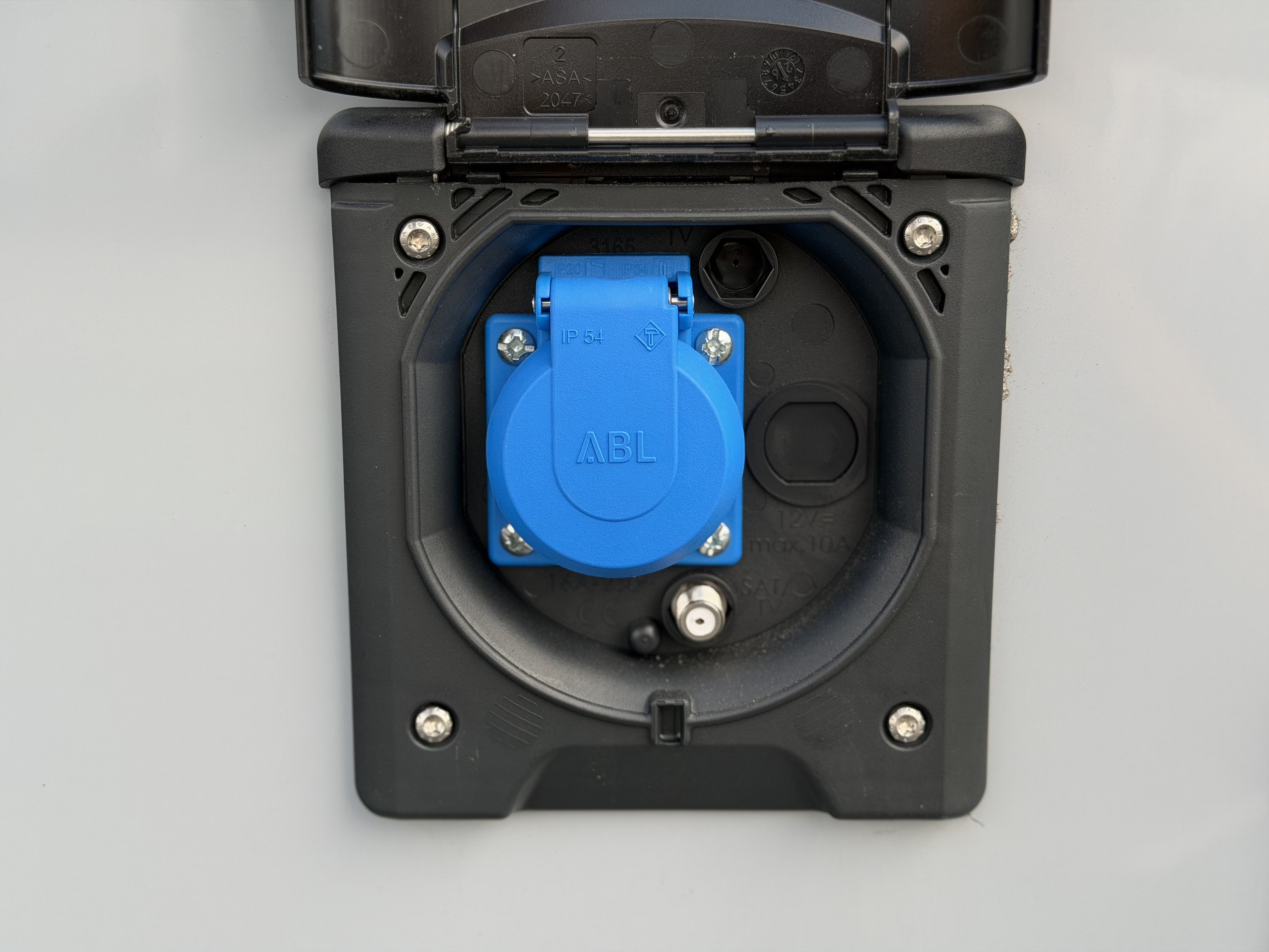 KNAUS SUDWIND 460 EU Black Selection
