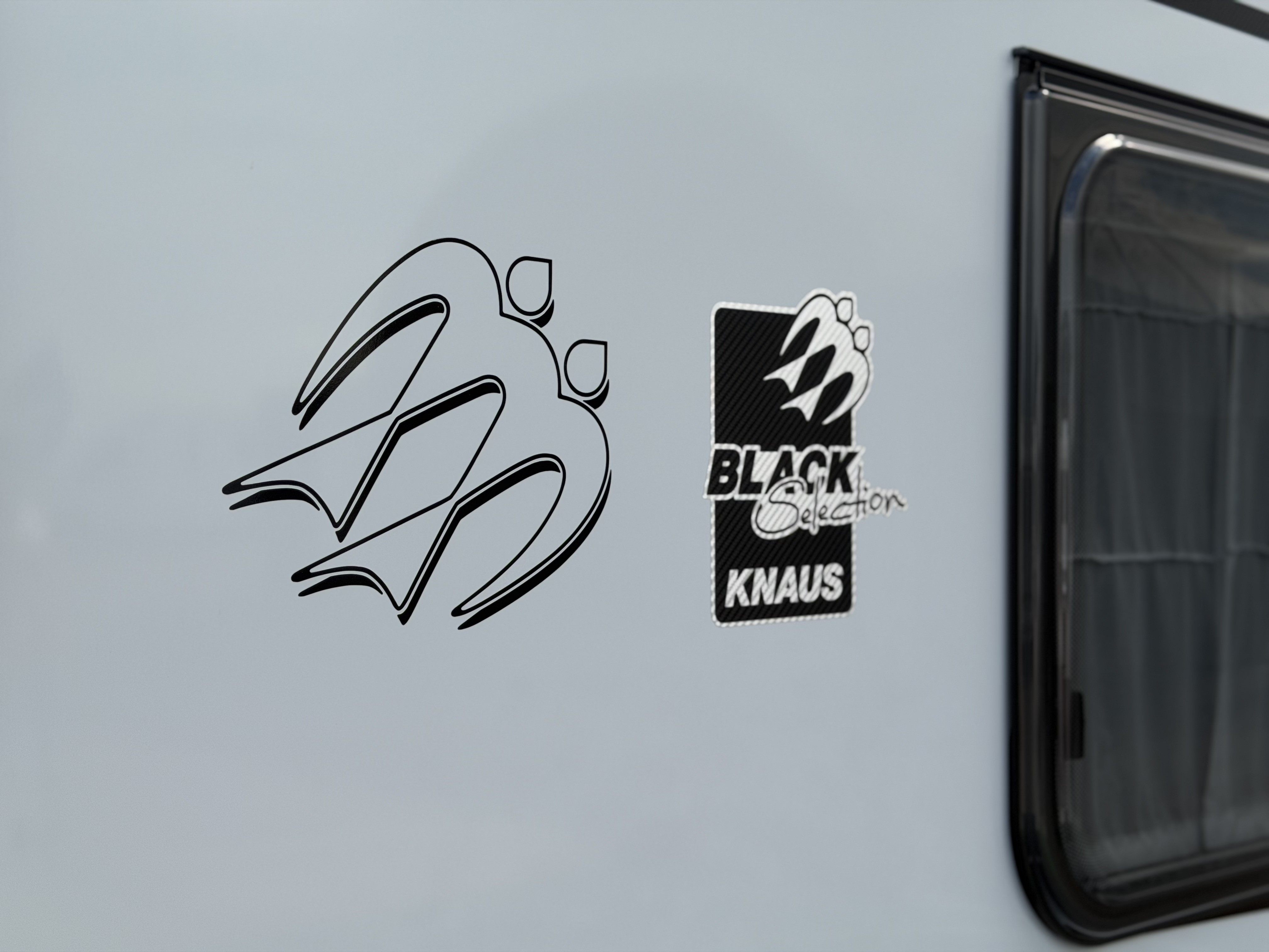 KNAUS SUDWIND 460 EU Black Selection
