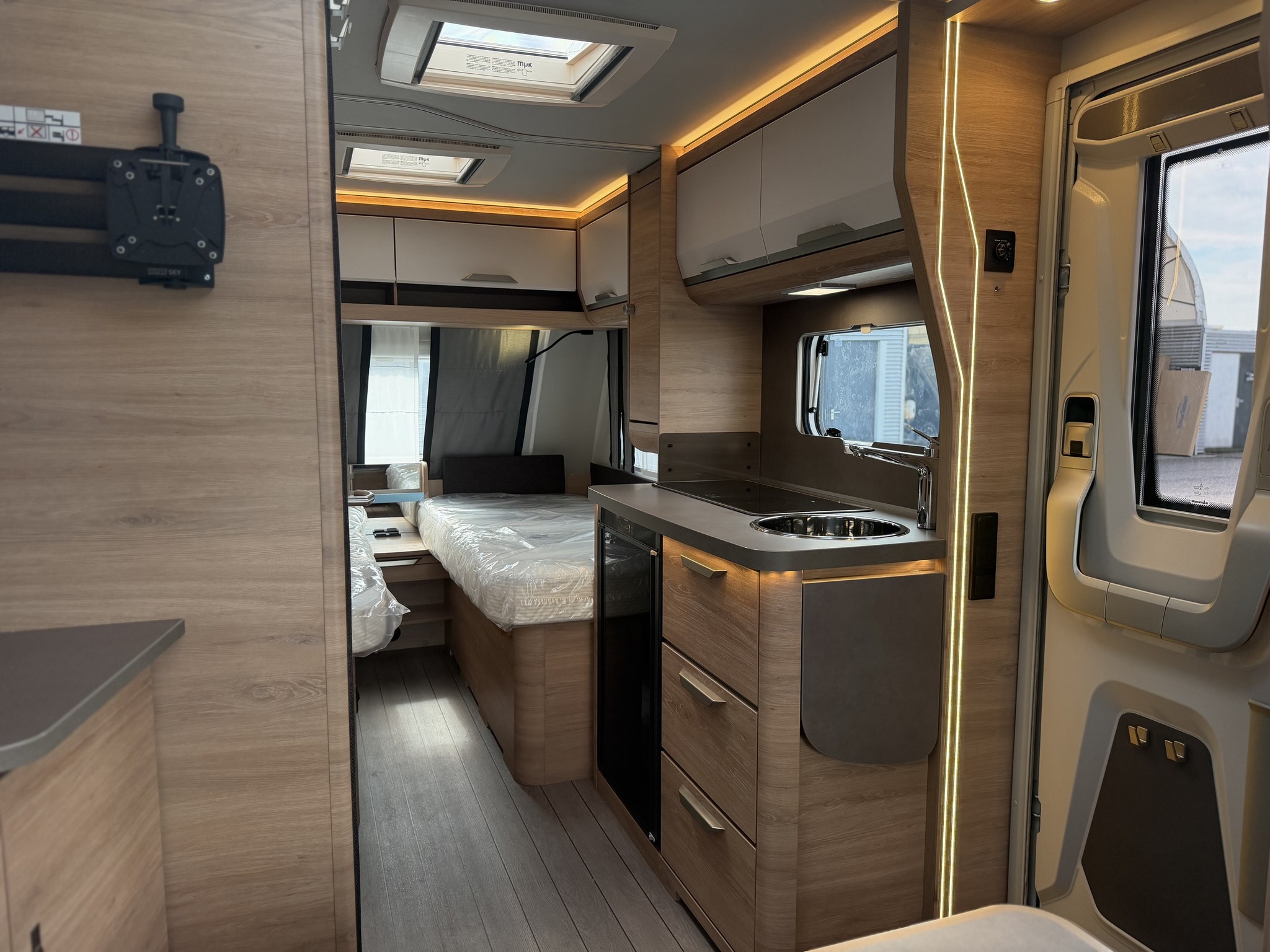KNAUS SUDWIND 460 EU Black Selection