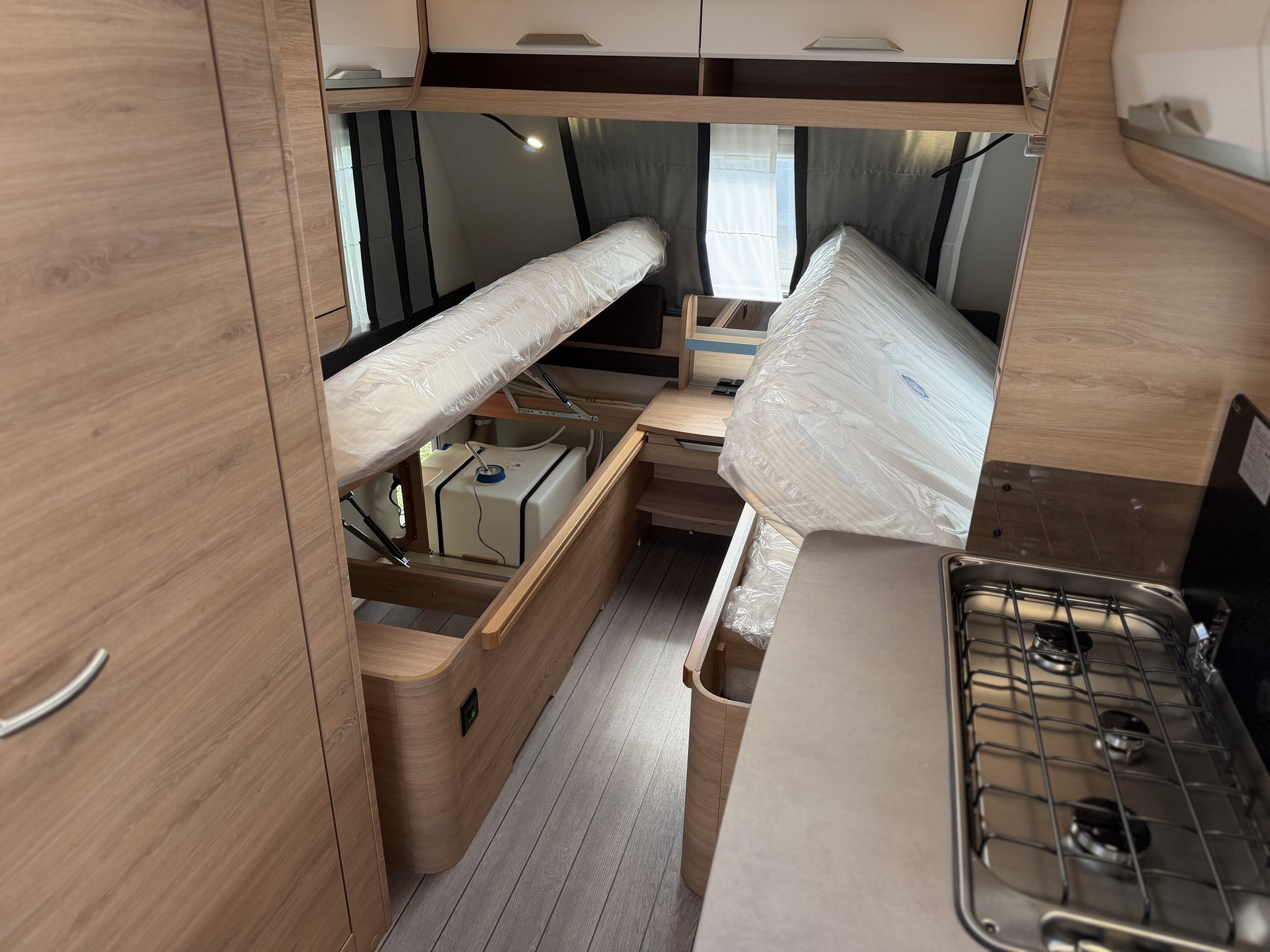 KNAUS SUDWIND 460 EU Black Selection