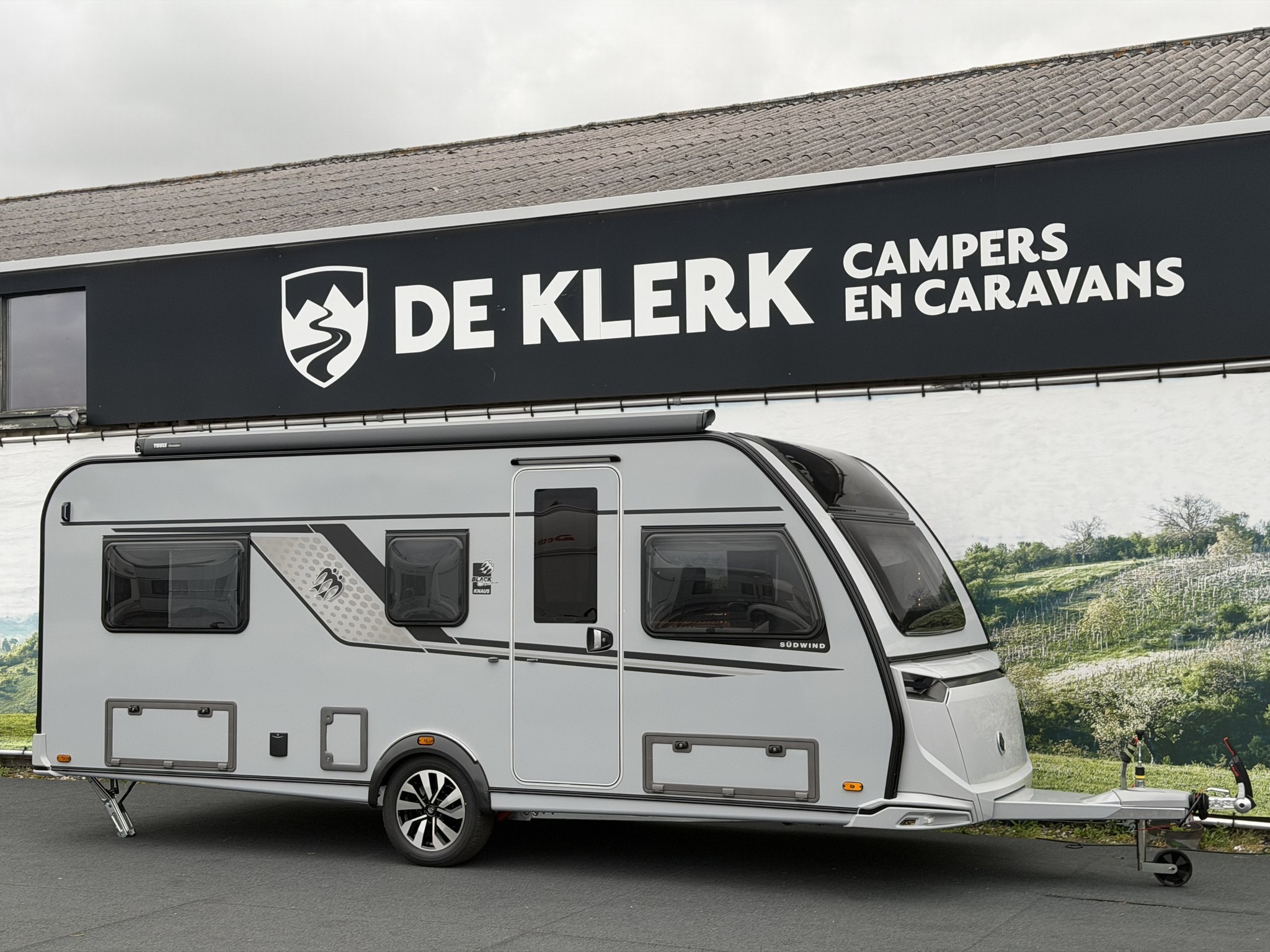 KNAUS SUDWIND 540 UE Black Selection
