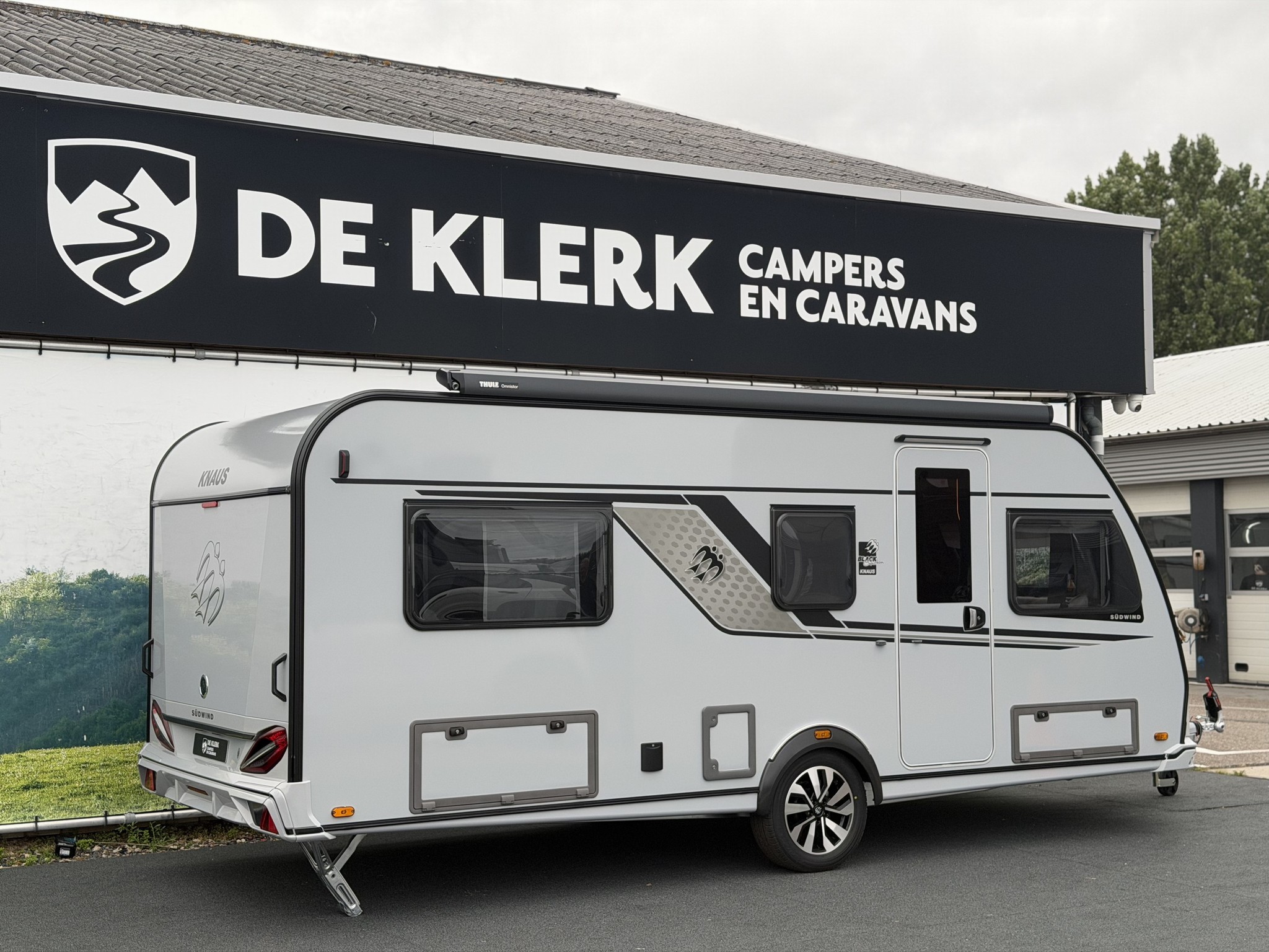 KNAUS SUDWIND 540 UE Black Selection