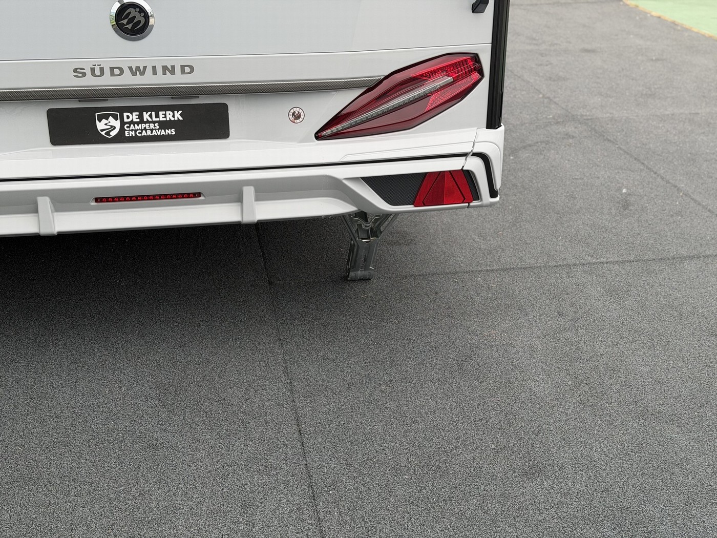 KNAUS SUDWIND 540 UE Black Selection