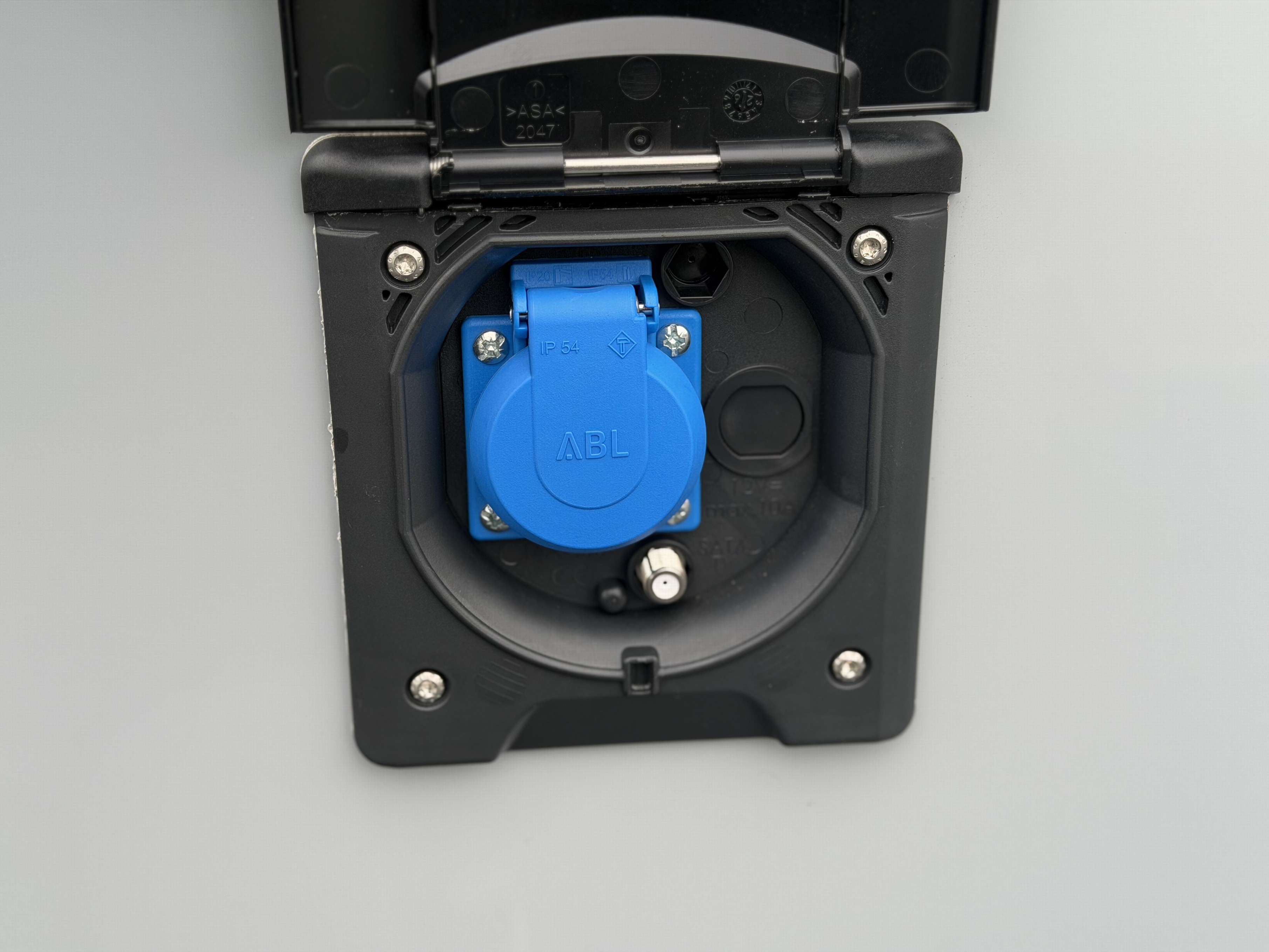 KNAUS SUDWIND 540 UE Black Selection