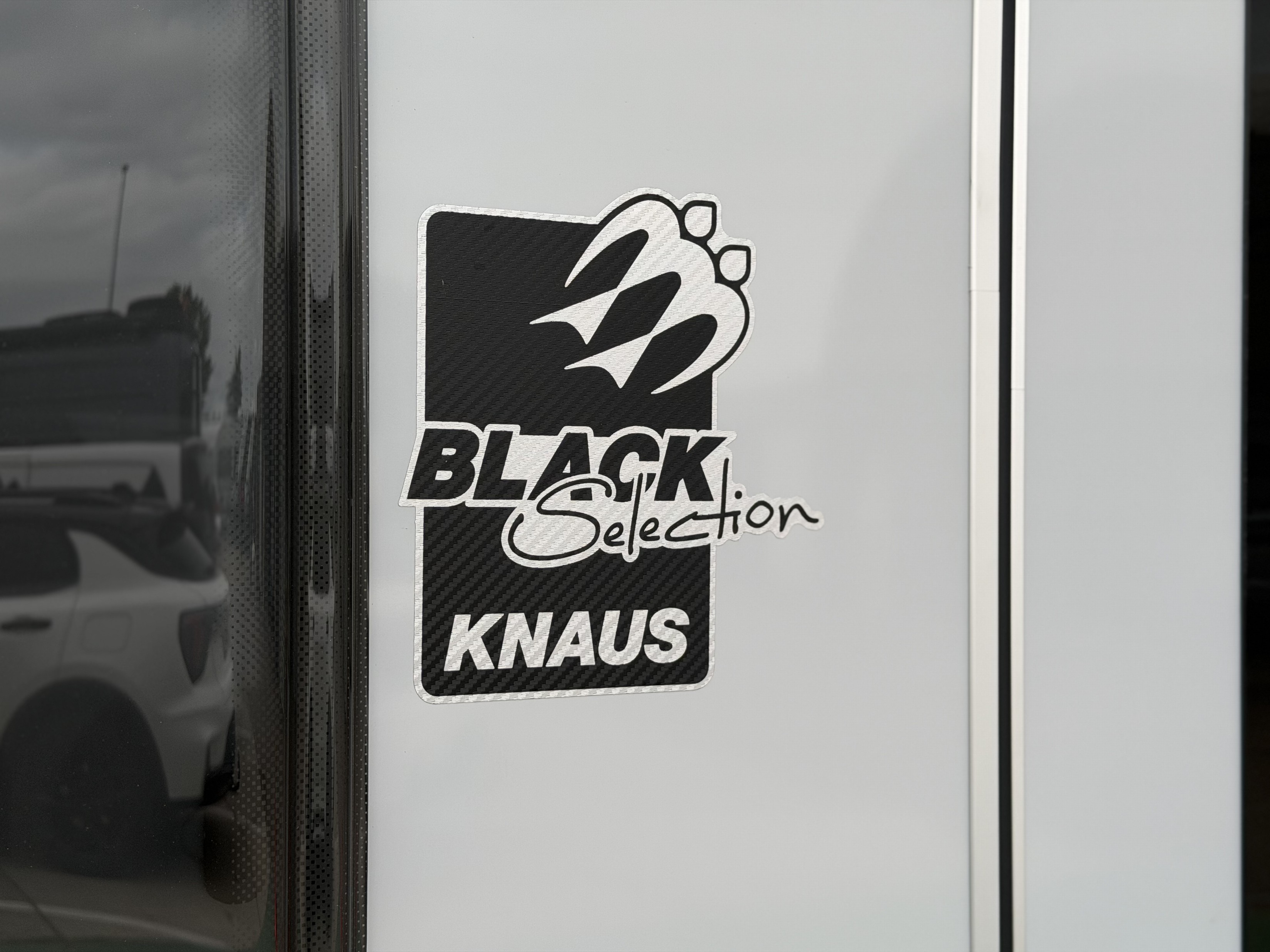 KNAUS SUDWIND 540 UE Black Selection