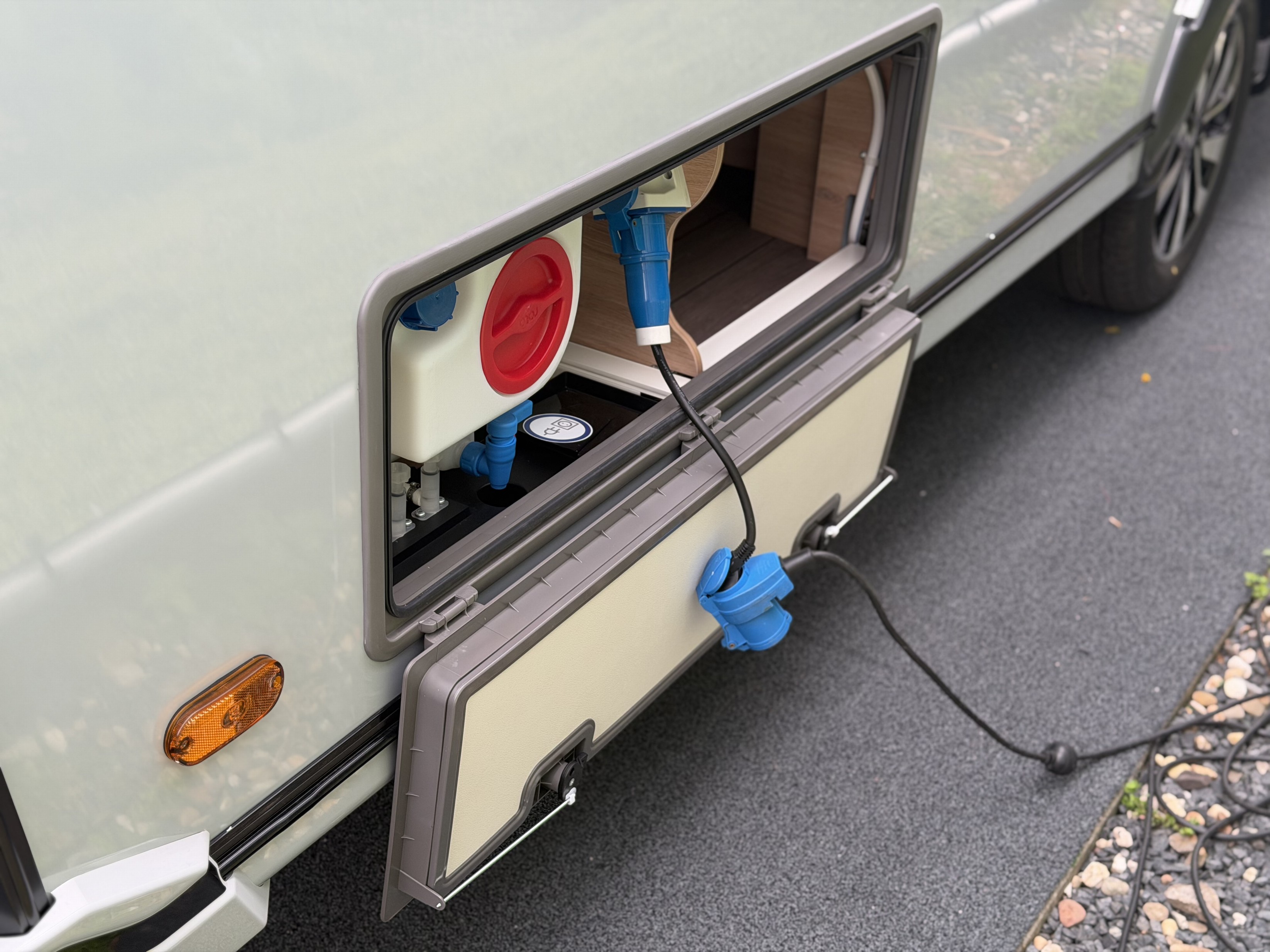 KNAUS SUDWIND 540 UE Black Selection
