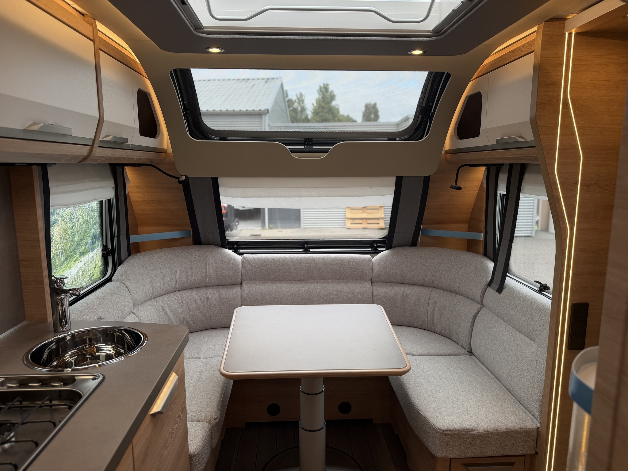 KNAUS SUDWIND 540 UE Black Selection