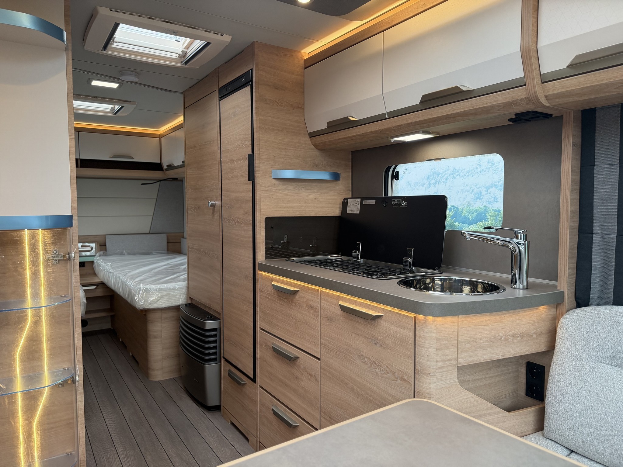 KNAUS SUDWIND 540 UE Black Selection