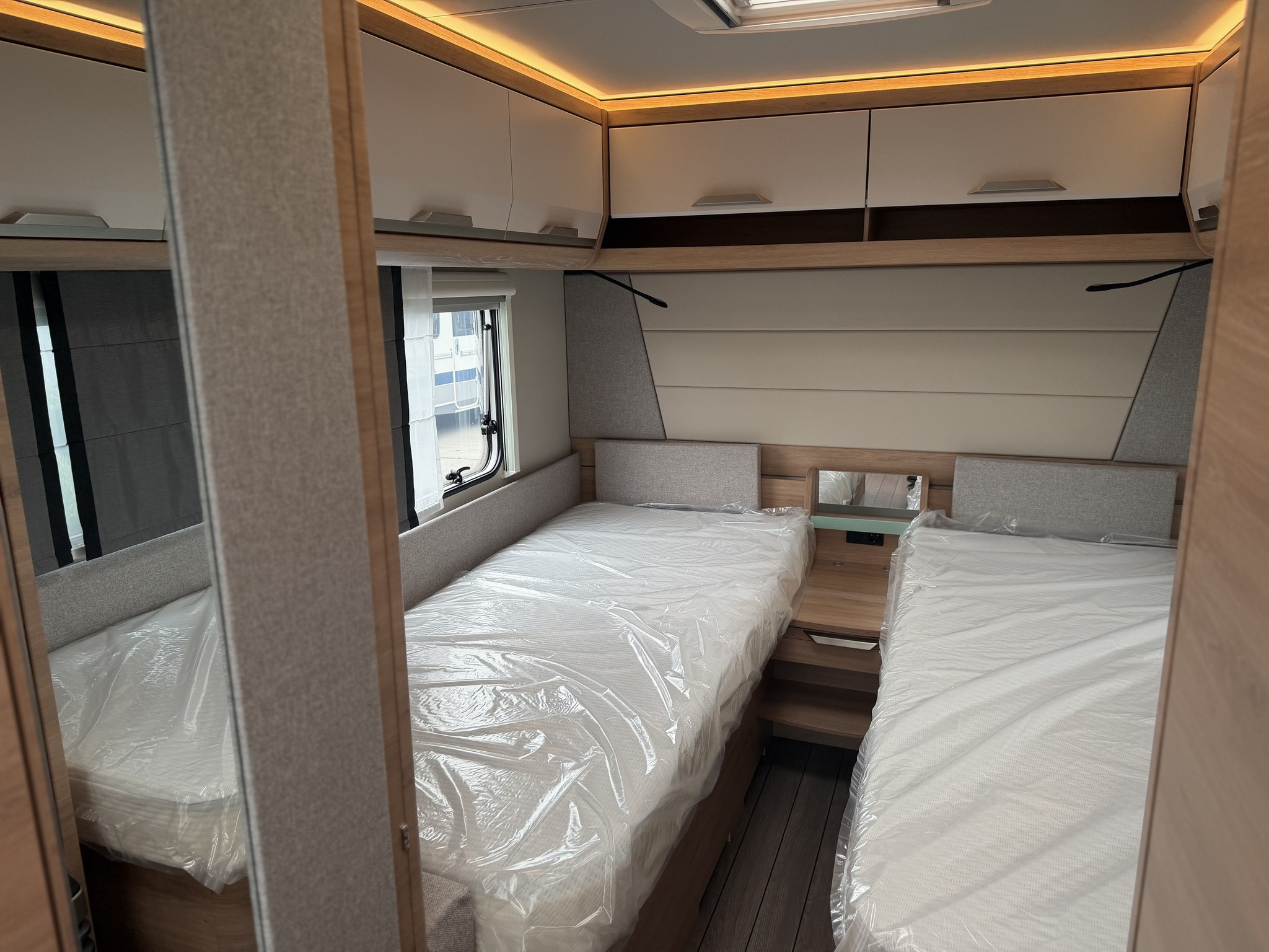 KNAUS SUDWIND 540 UE Black Selection