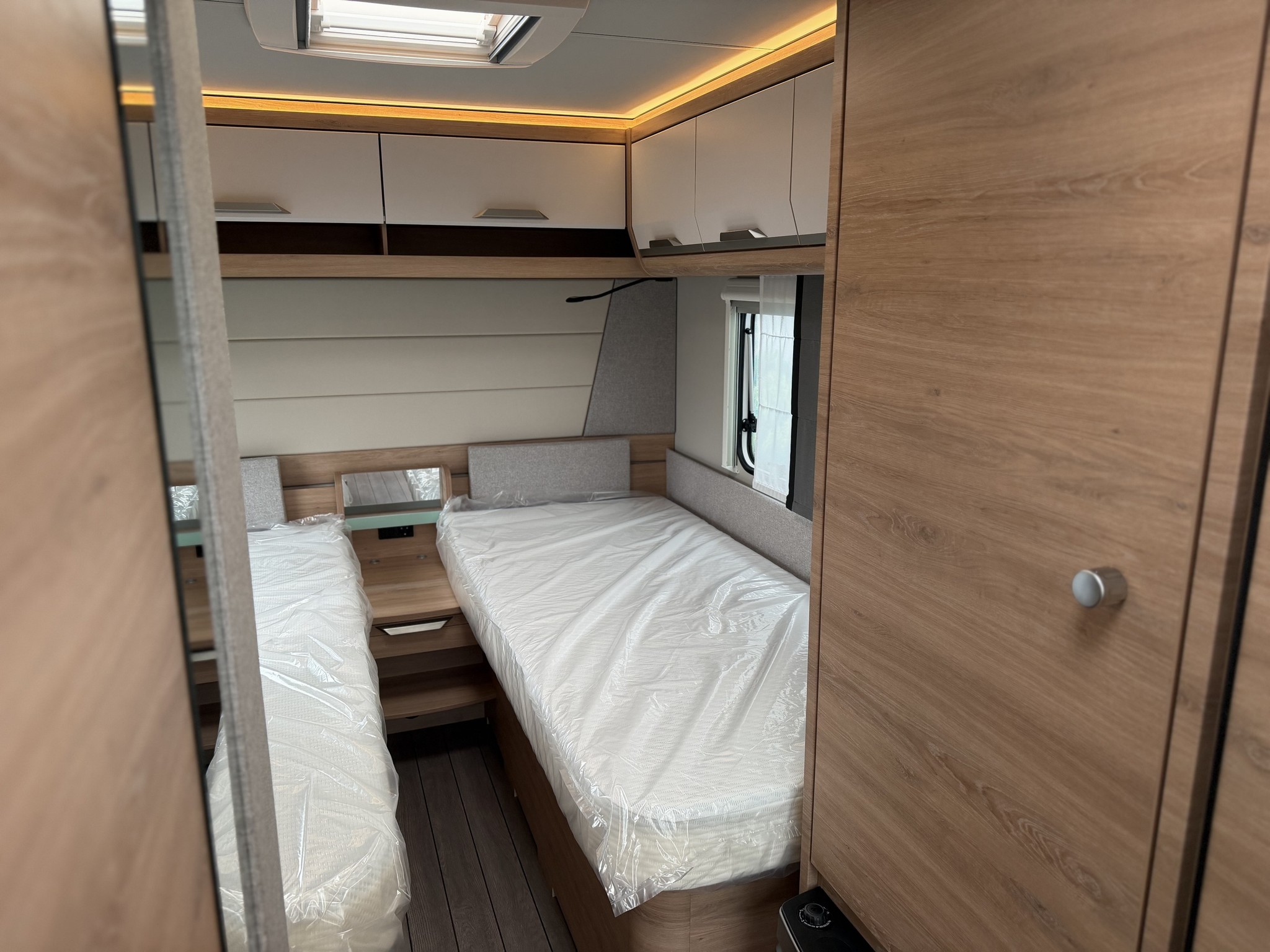 KNAUS SUDWIND 540 UE Black Selection
