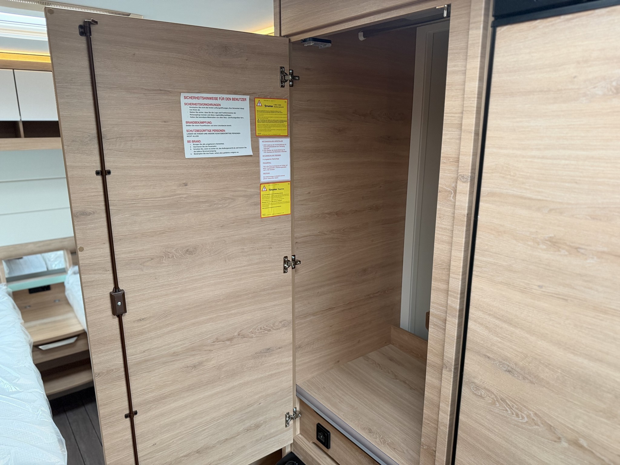 KNAUS SUDWIND 540 UE Black Selection