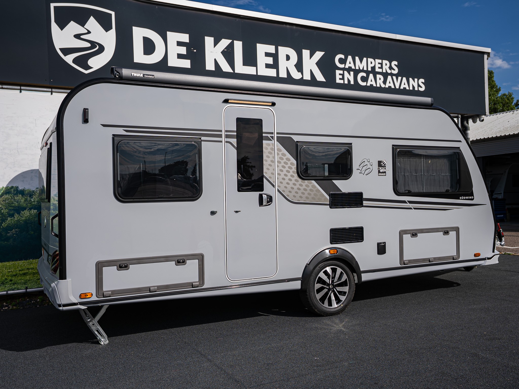 KNAUS SUDWIND 500 EU Black Selection