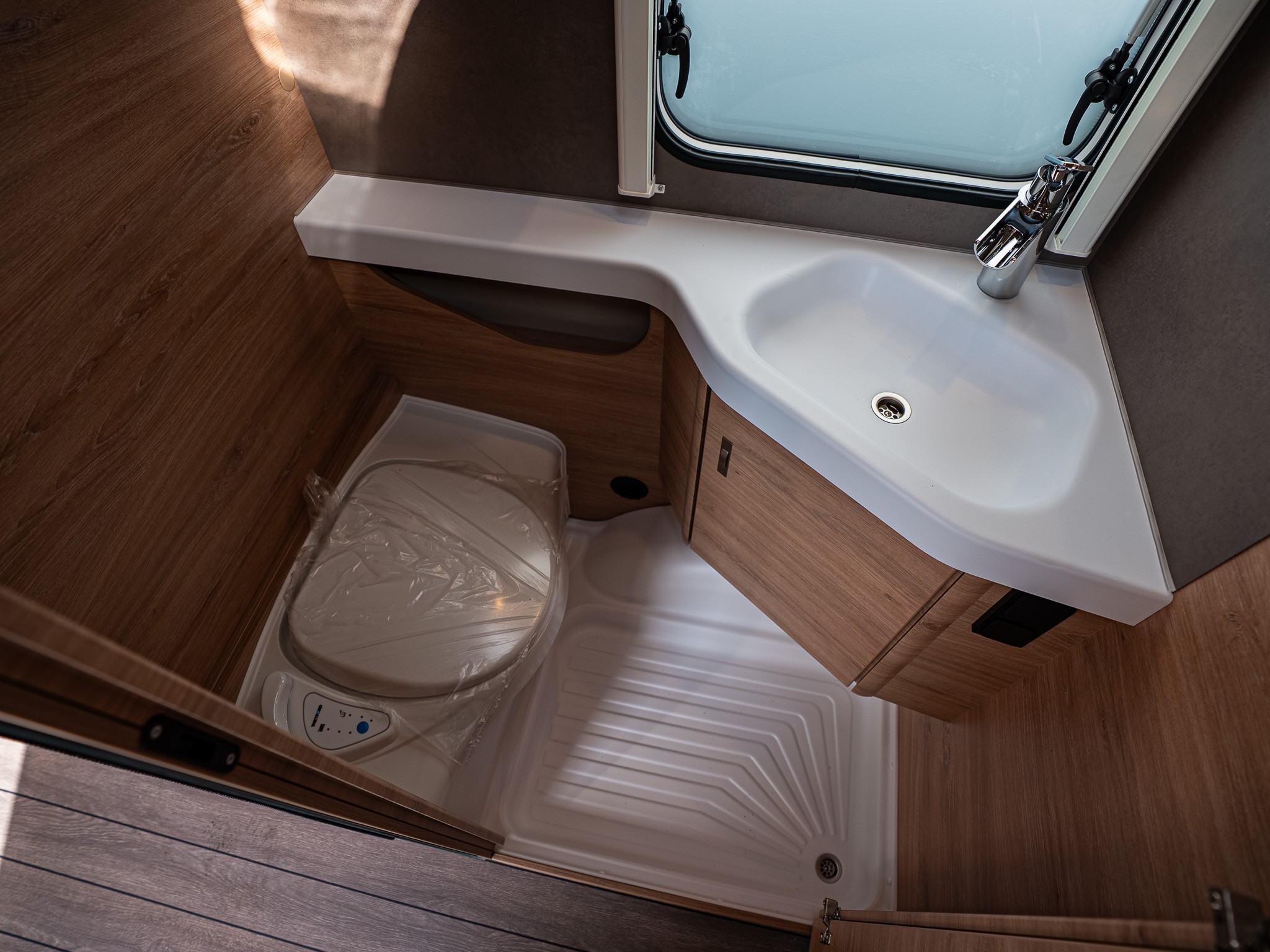 KNAUS SUDWIND 500 EU Black Selection