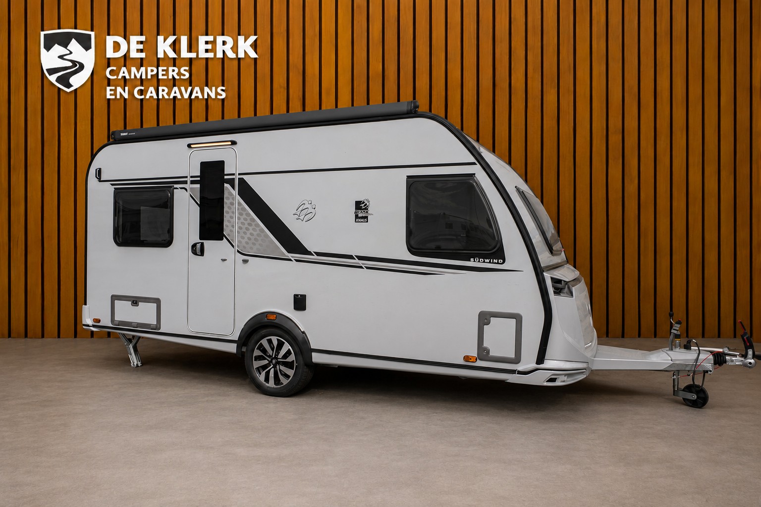 KNAUS SUDWIND 450 FU Black Selection