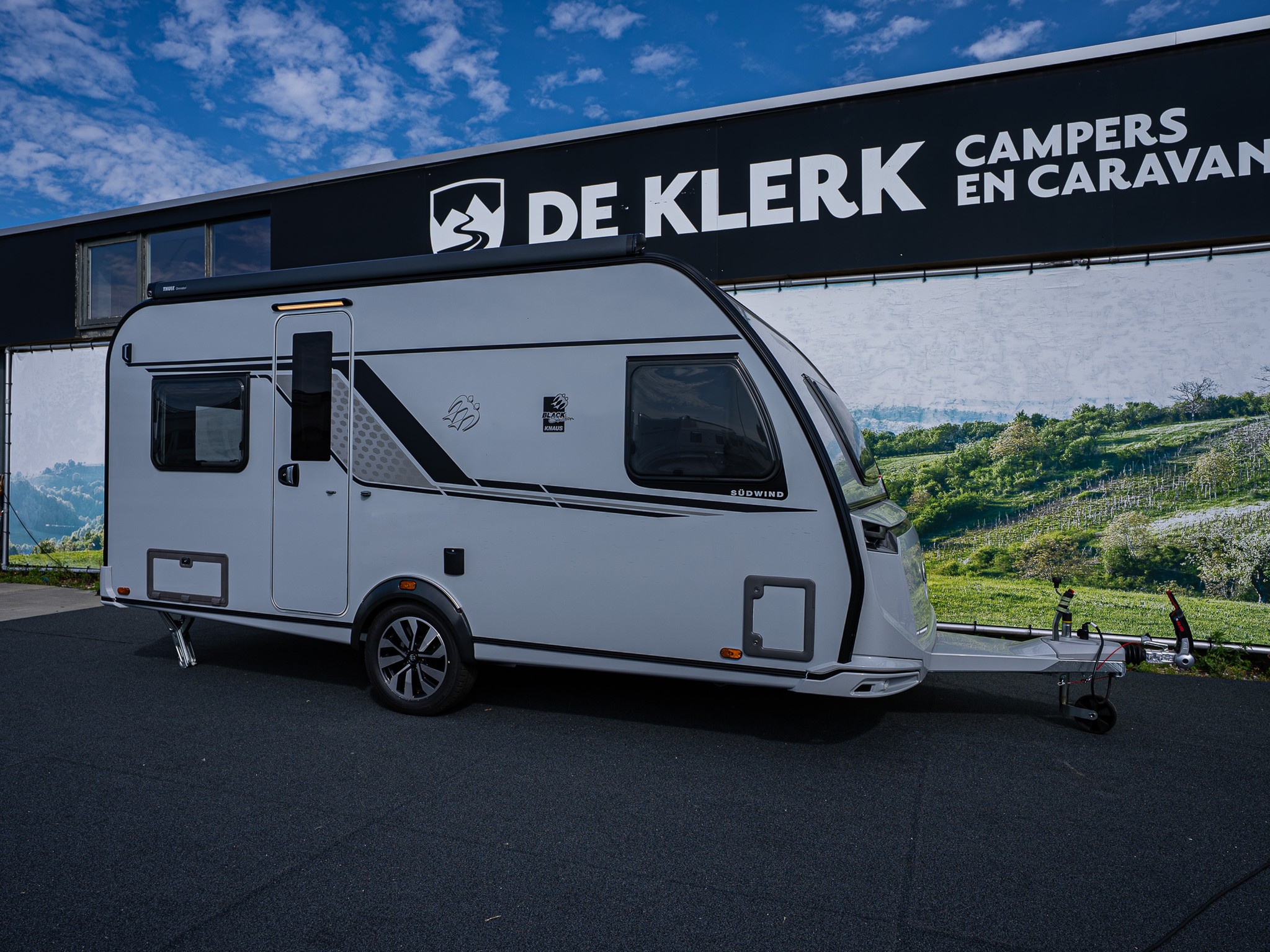 KNAUS SUDWIND 450 FU Black Selection