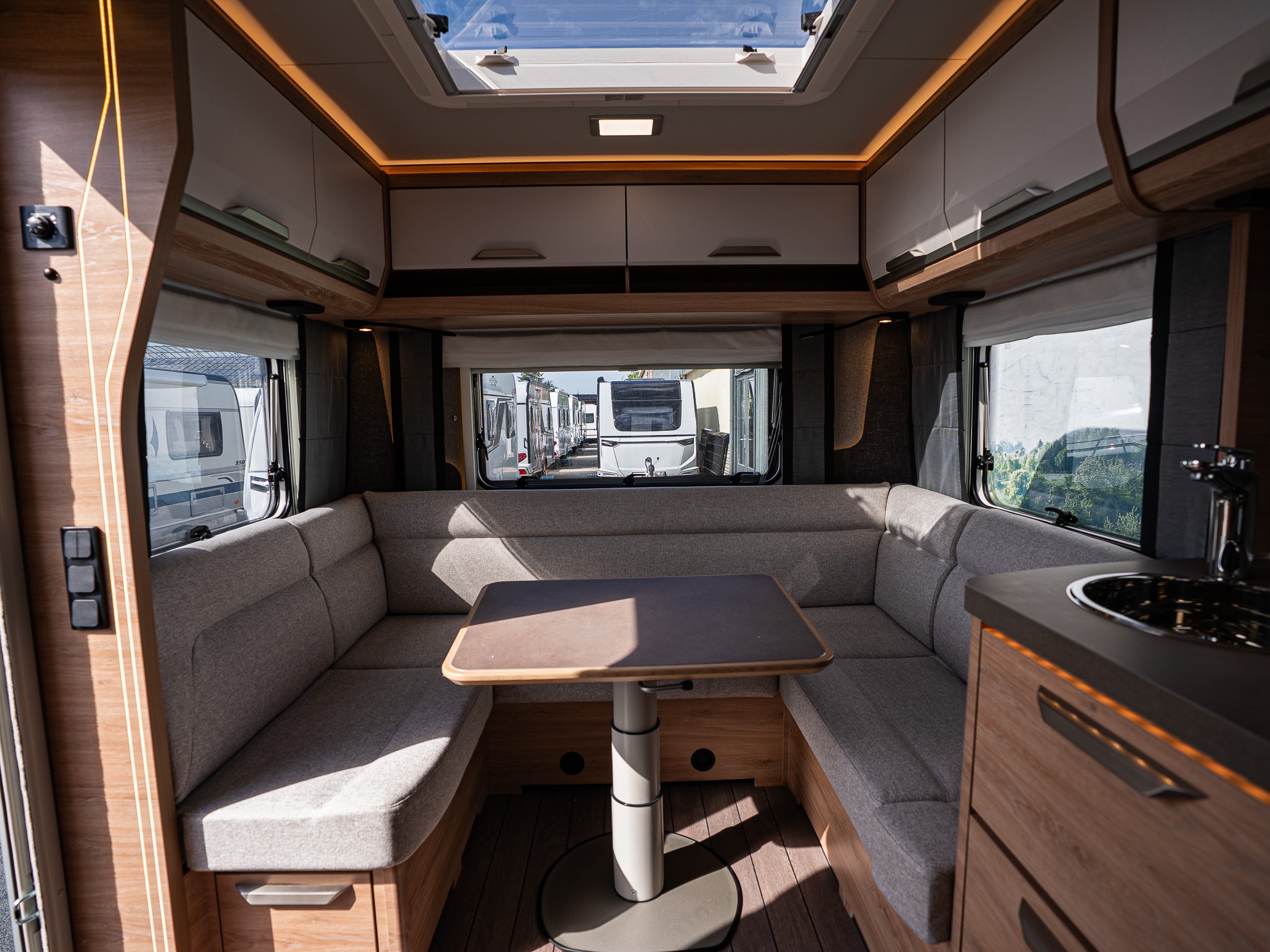 KNAUS SUDWIND 450 FU Black Selection