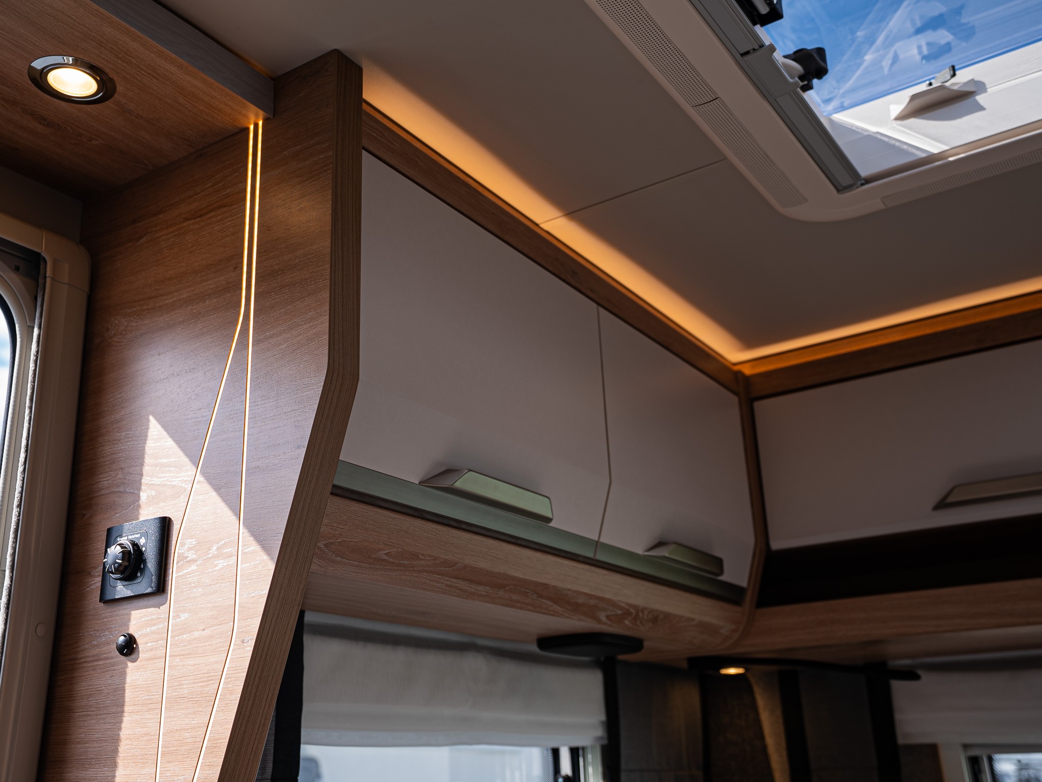 KNAUS SUDWIND 450 FU Black Selection