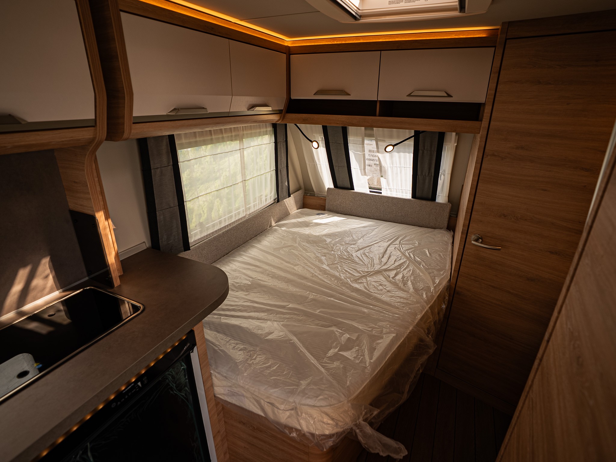 KNAUS SUDWIND 450 FU Black Selection