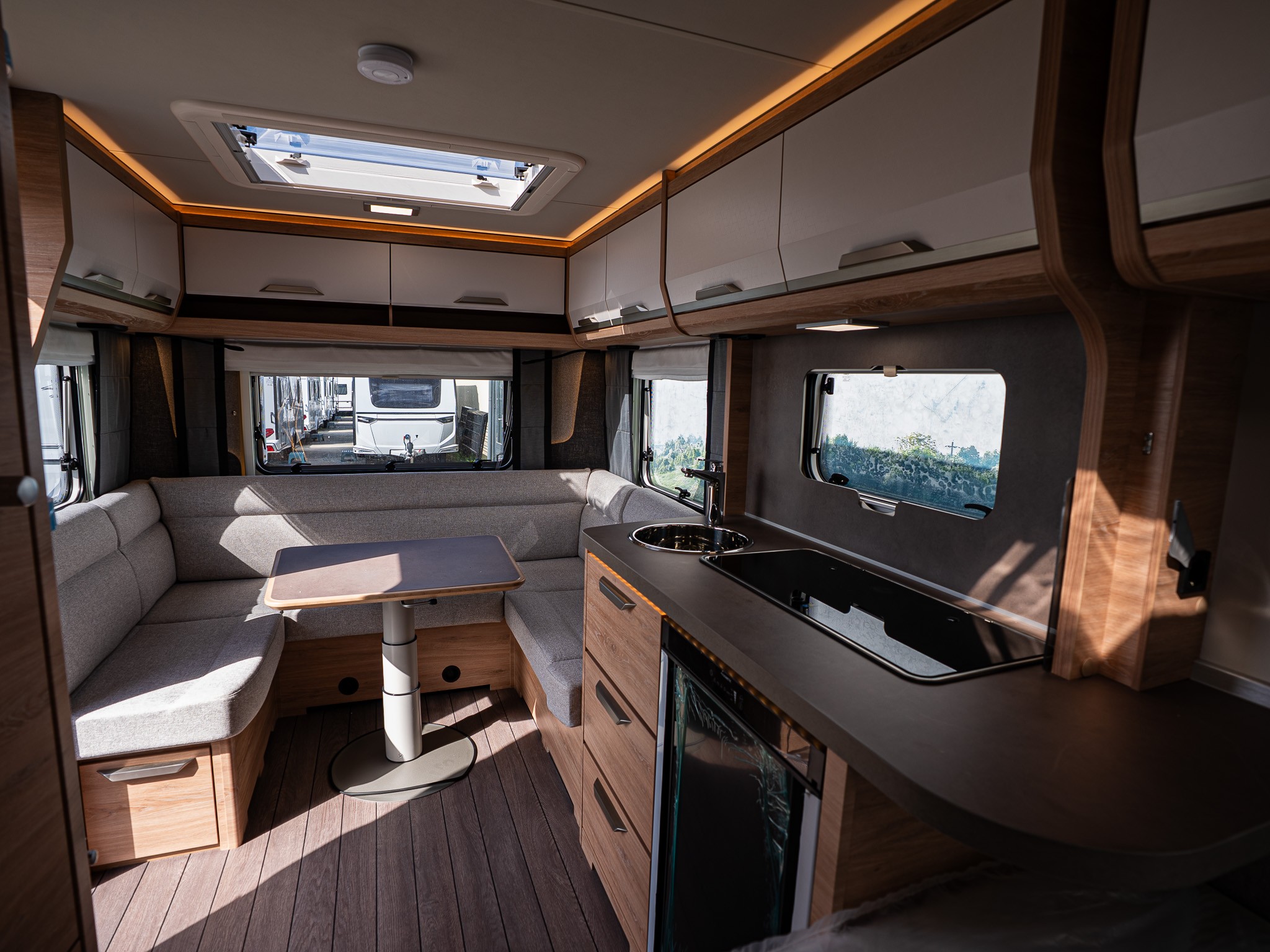 KNAUS SUDWIND 450 FU Black Selection
