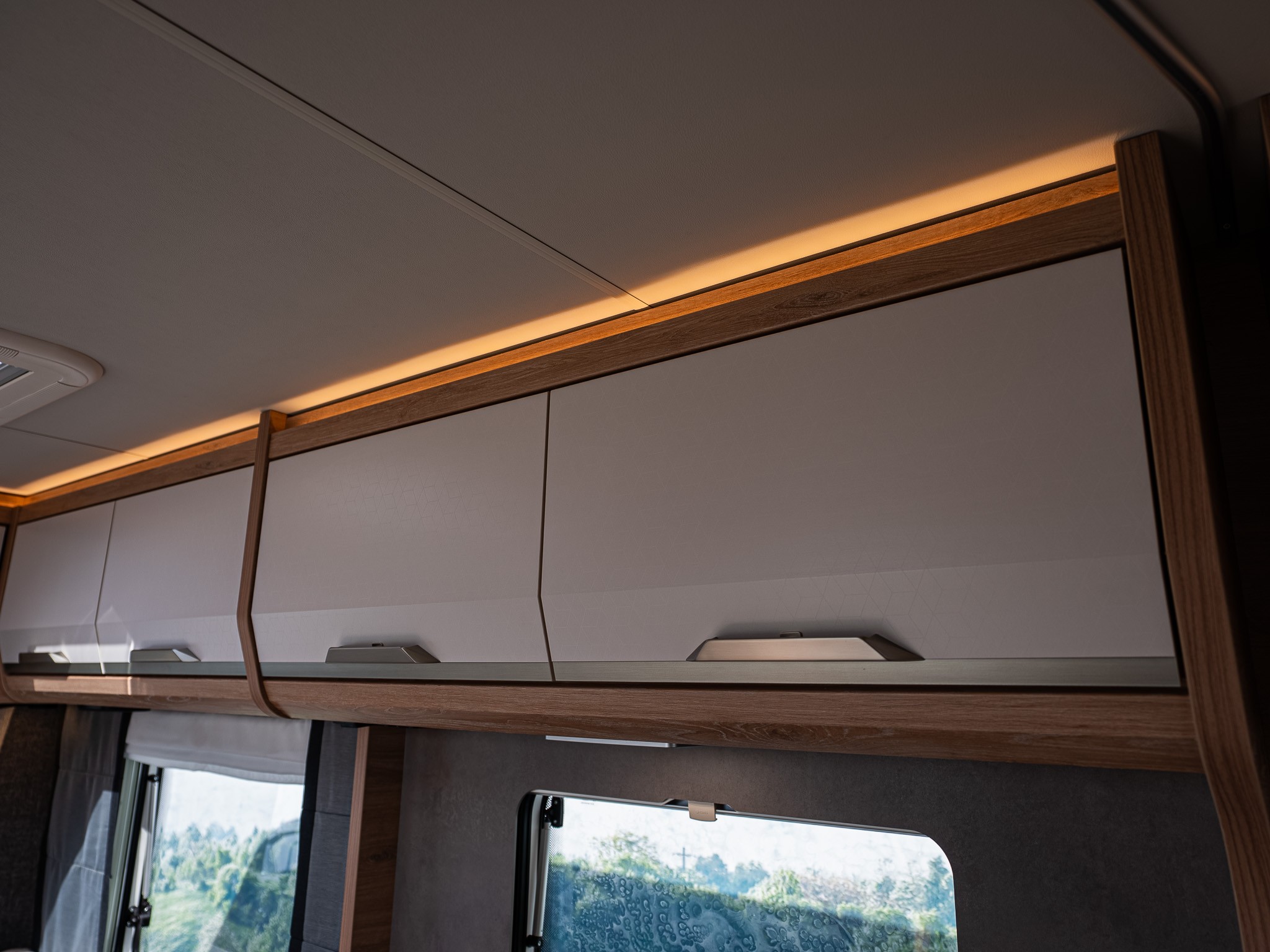 KNAUS SUDWIND 450 FU Black Selection