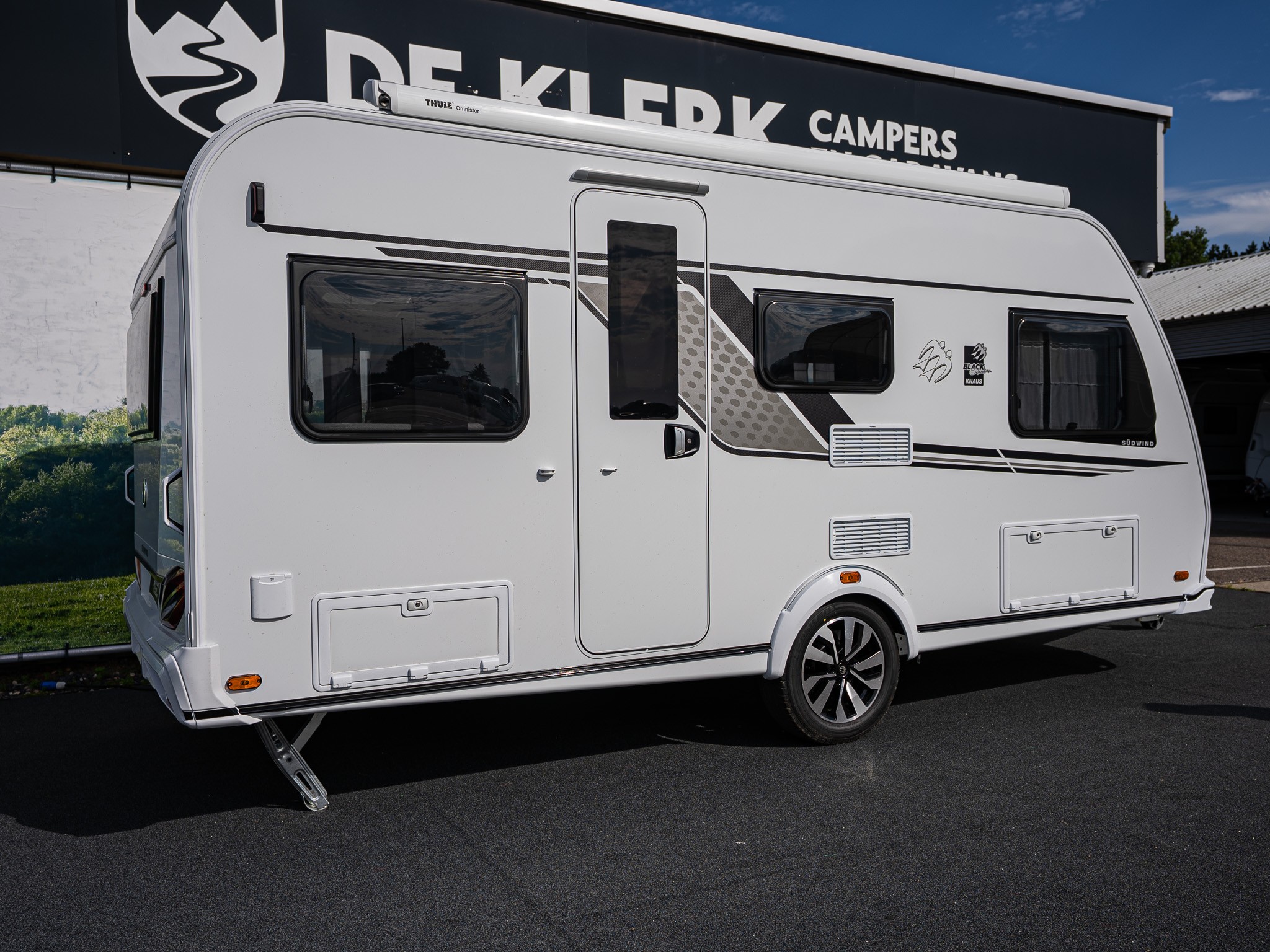 KNAUS SUDWIND 460 EU Black Selection