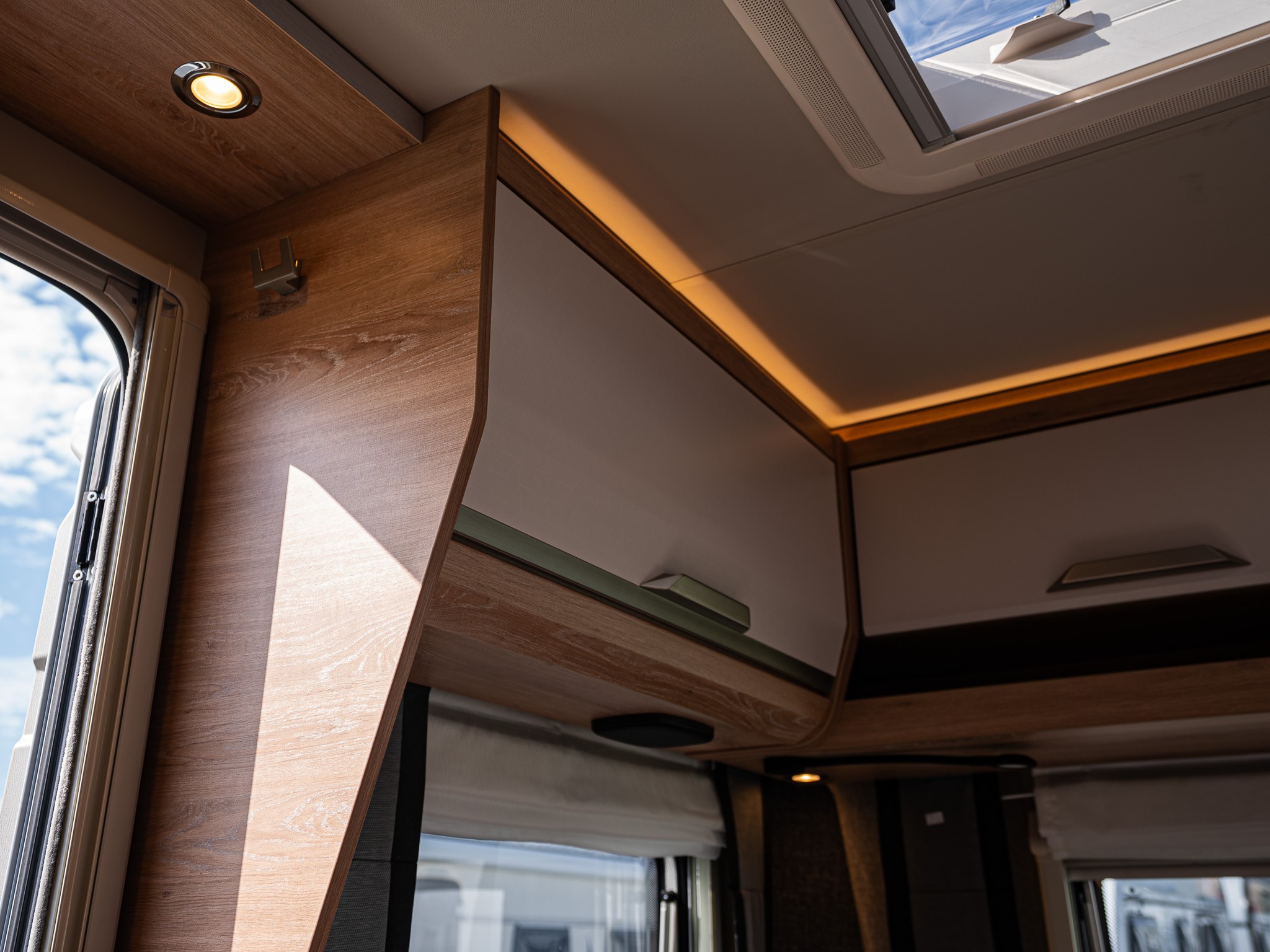 KNAUS SUDWIND 460 EU Black Selection