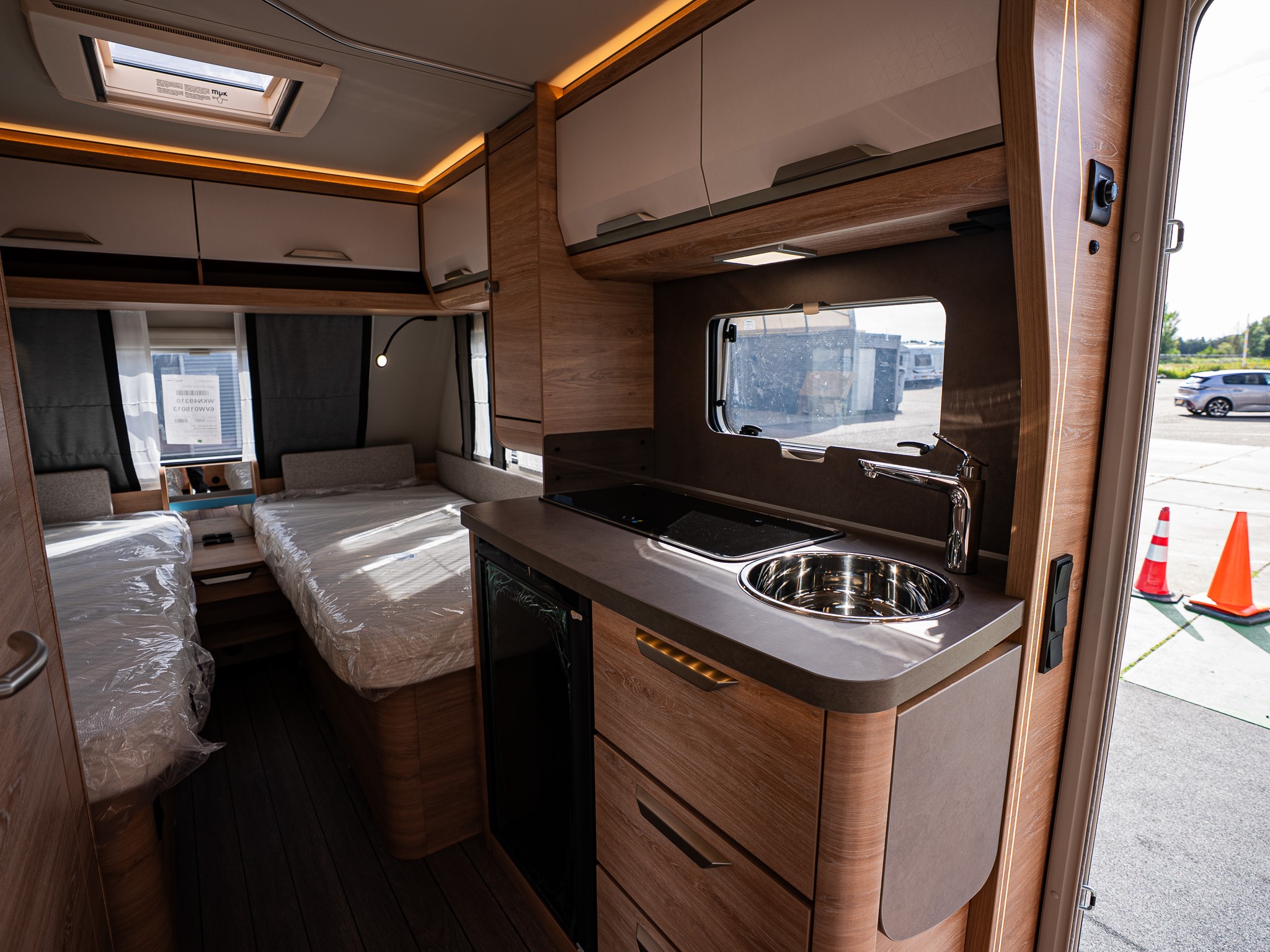 KNAUS SUDWIND 460 EU Black Selection
