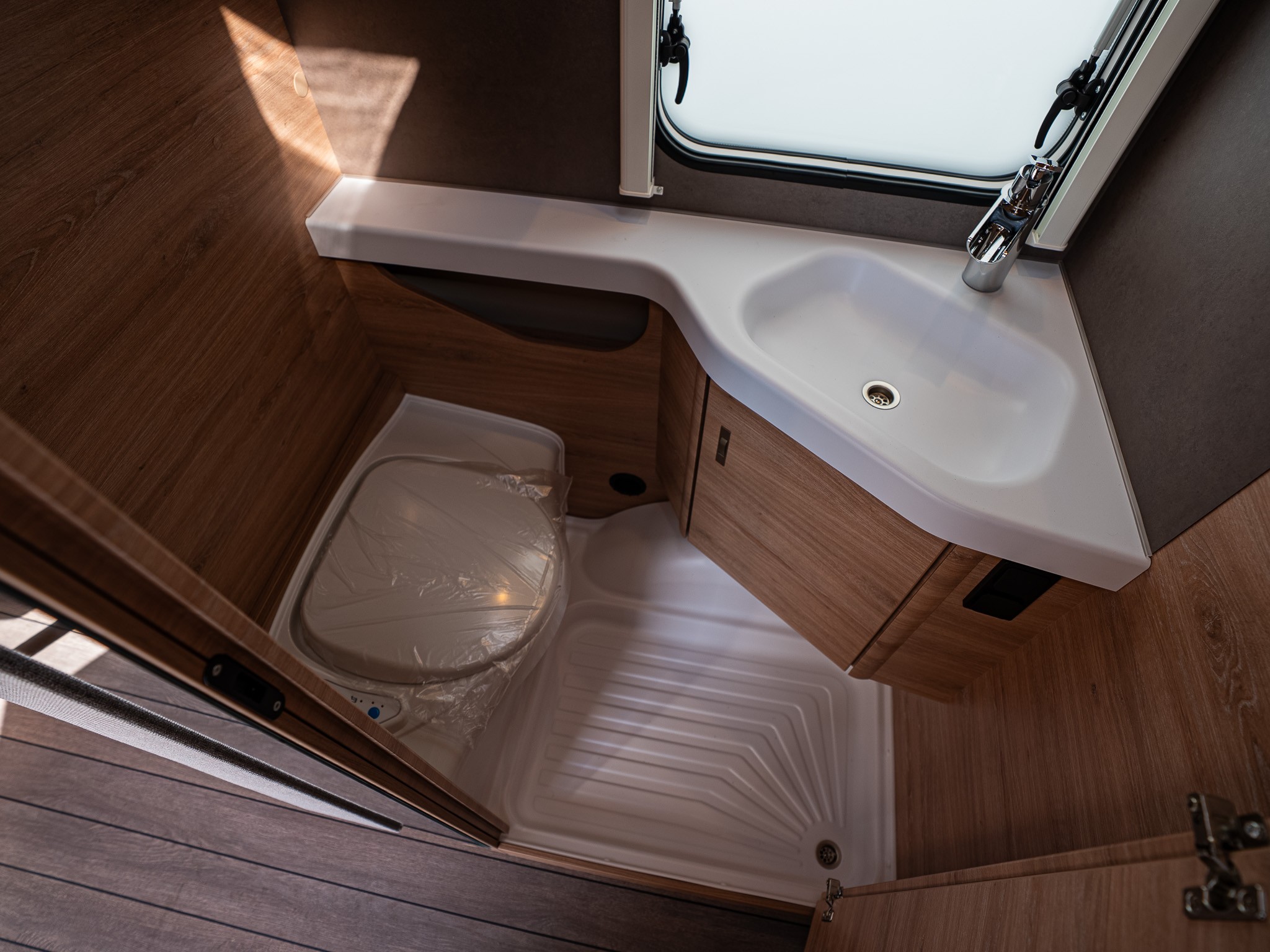 KNAUS SUDWIND 460 EU Black Selection