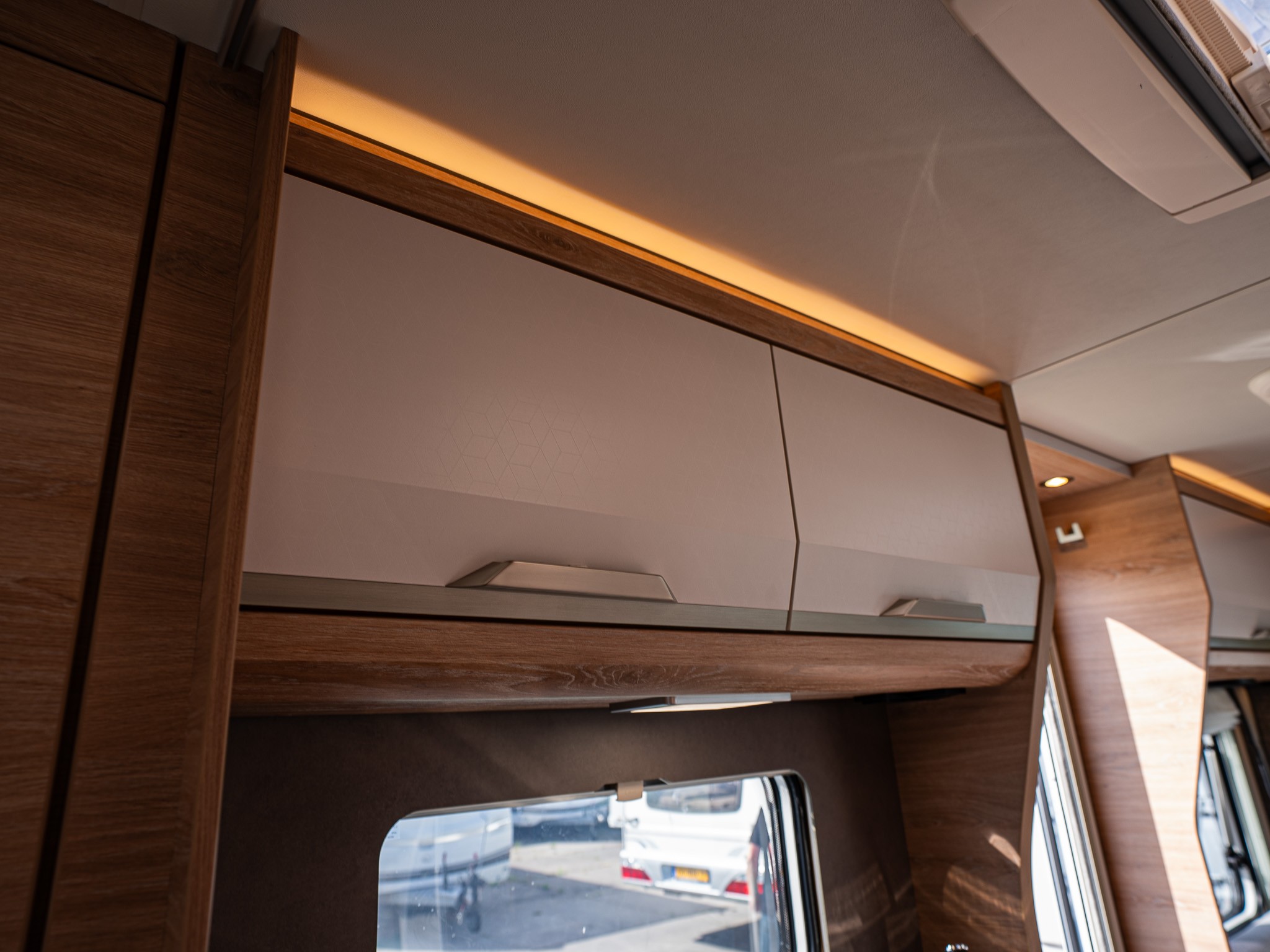 KNAUS SUDWIND 460 EU Black Selection