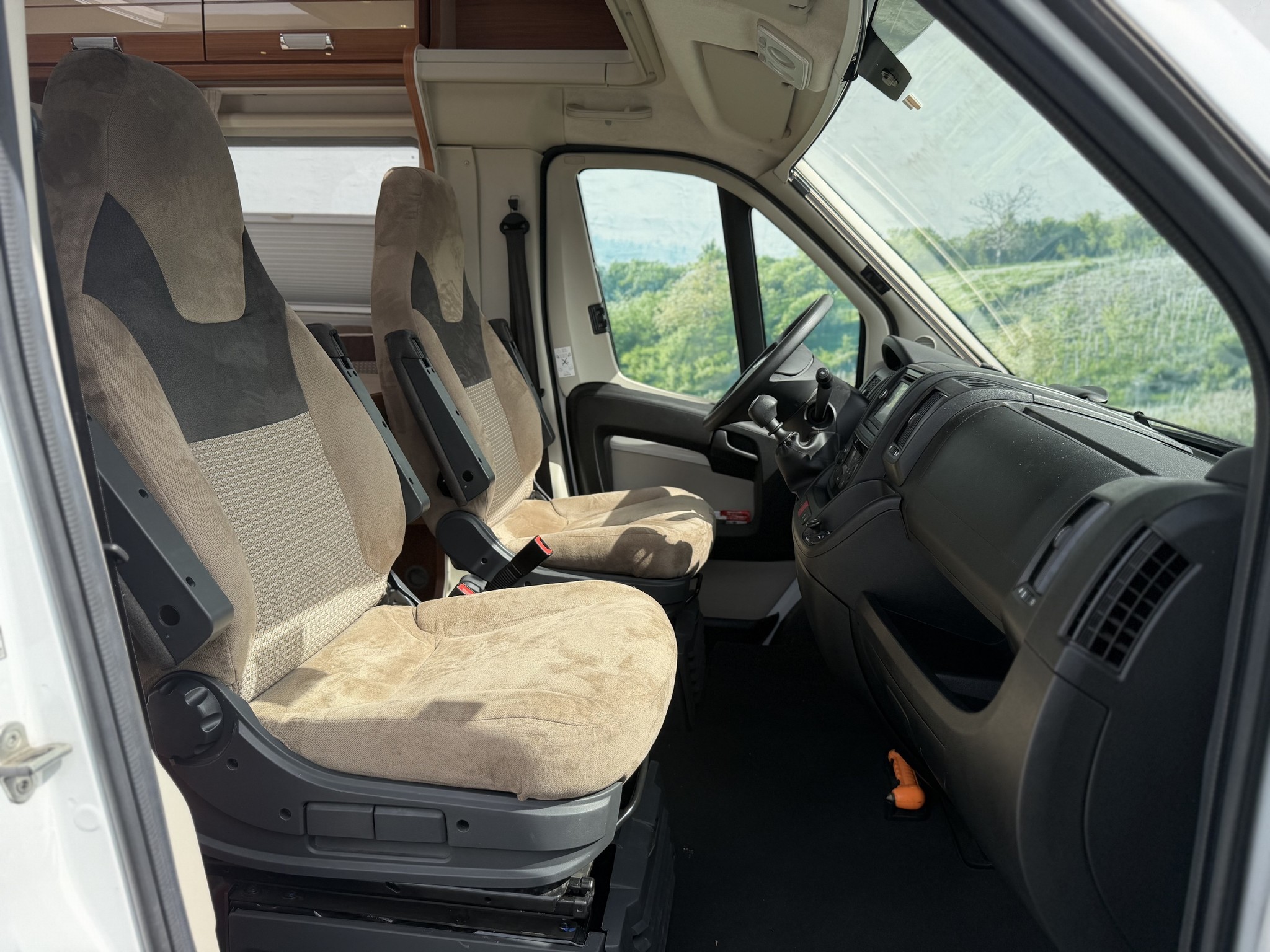 DETHLEFFS ESPRIT T7010 / Gratis Stalling