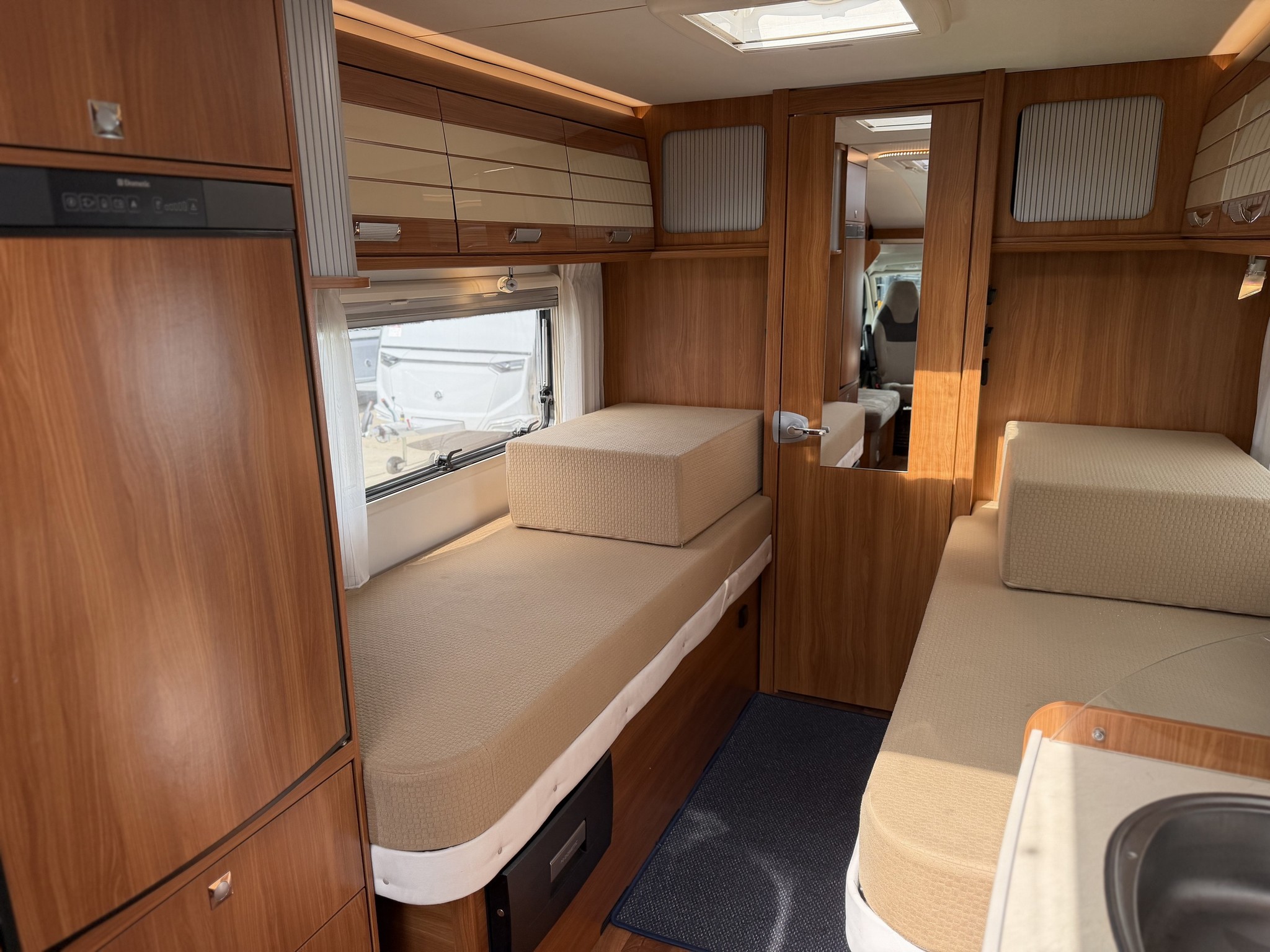 DETHLEFFS ESPRIT T7010 / Gratis Stalling