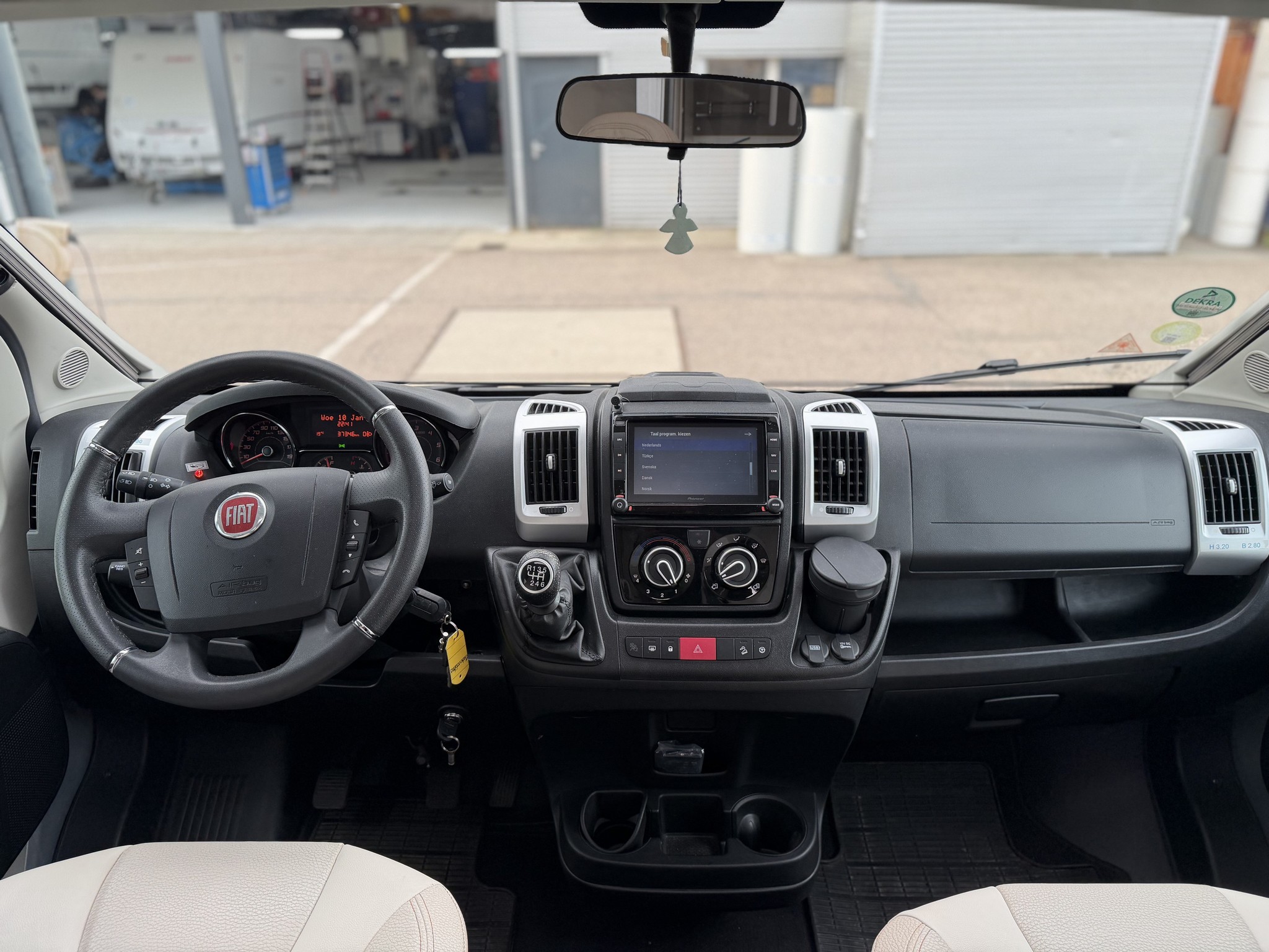 BURSTNER Lyseo T690G Limited / Gratis S