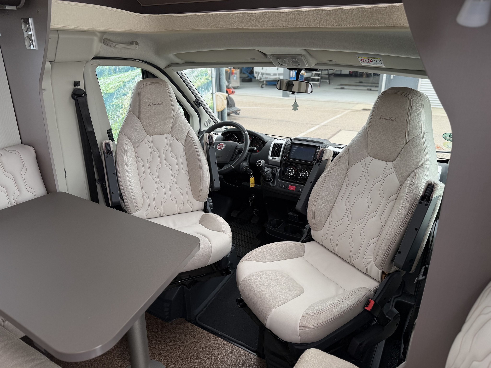 BURSTNER Lyseo T690G Limited / Gratis S