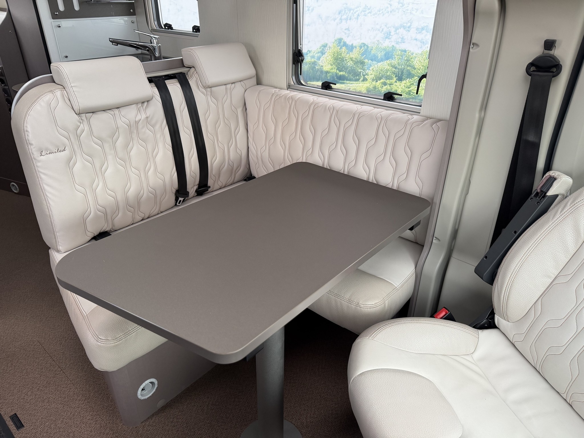 BURSTNER Lyseo T690G Limited / Gratis S