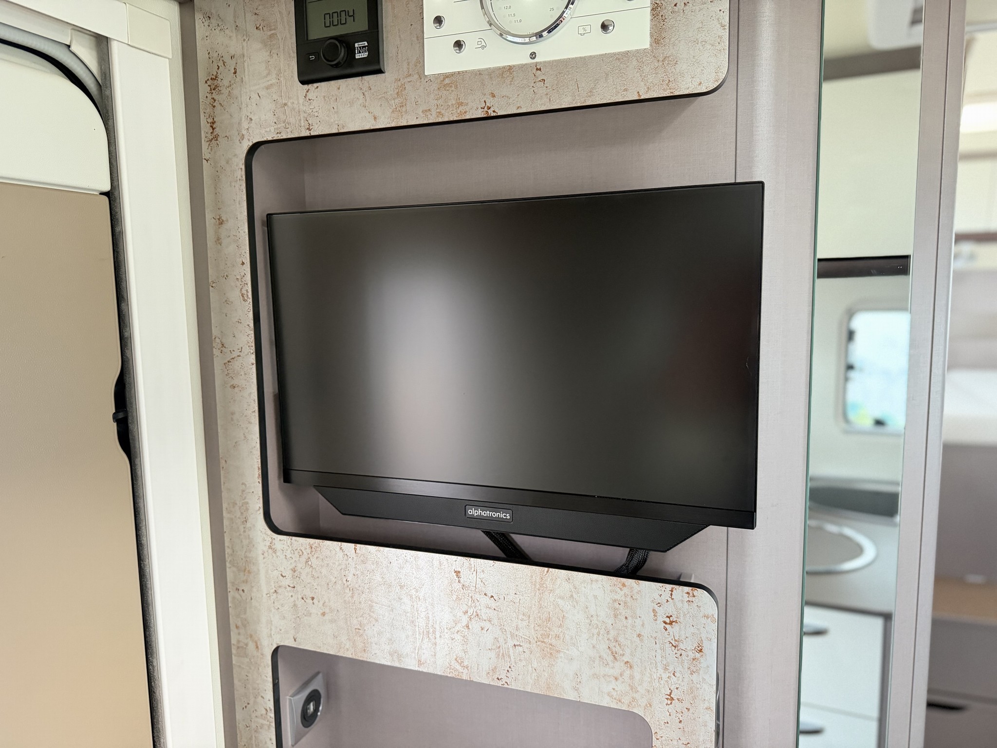 BURSTNER Lyseo T690G Limited / Gratis S
